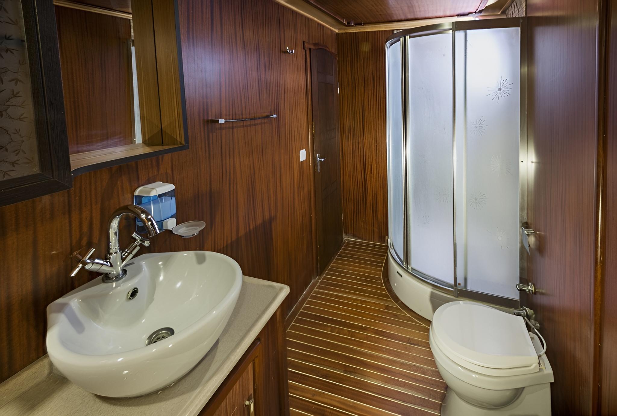 S Nur Taylan gulet accommodation interior cabin in Türkiye