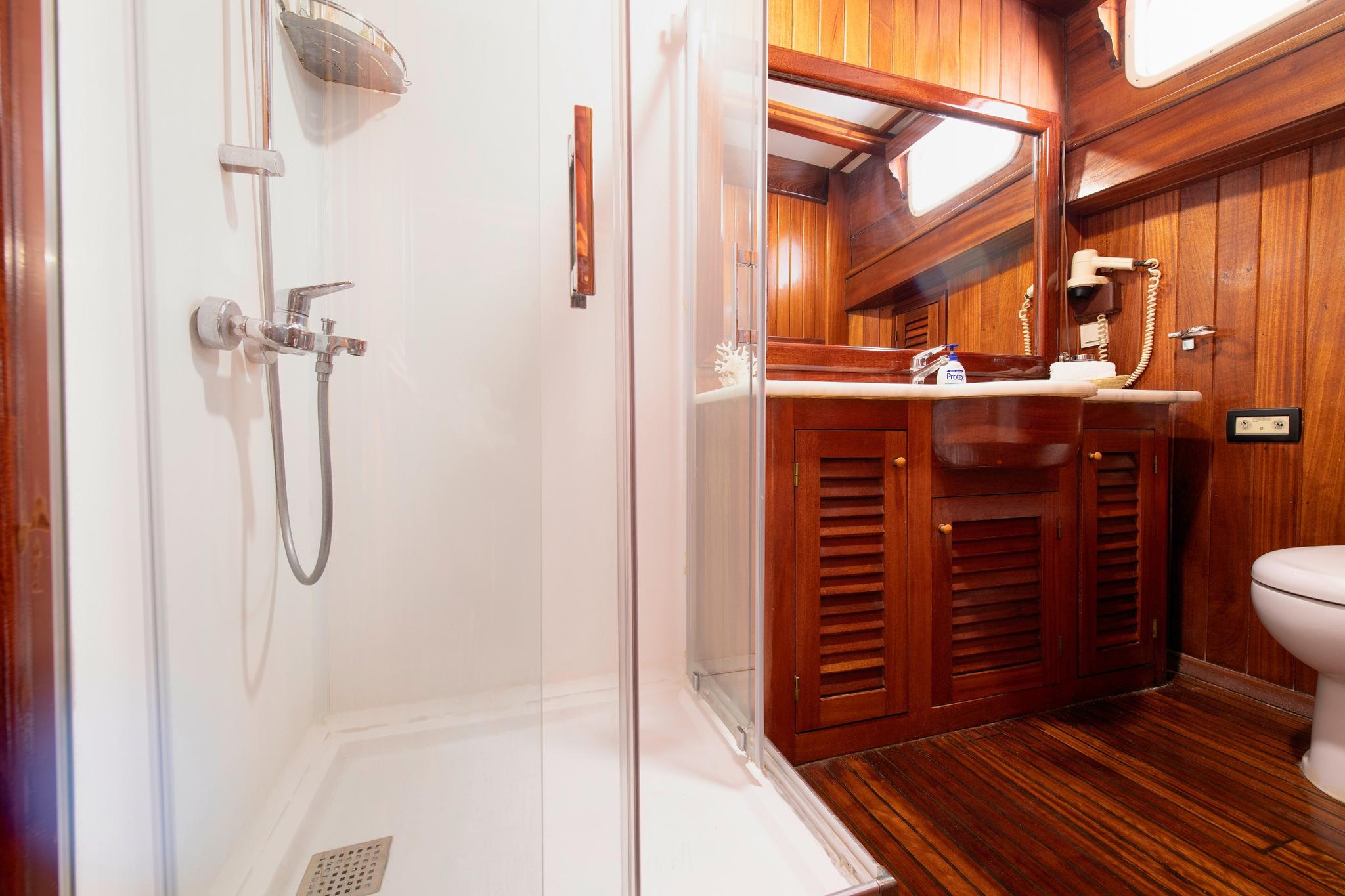 Sunworld 8 gulet accommodation interior cabin in Türkiye