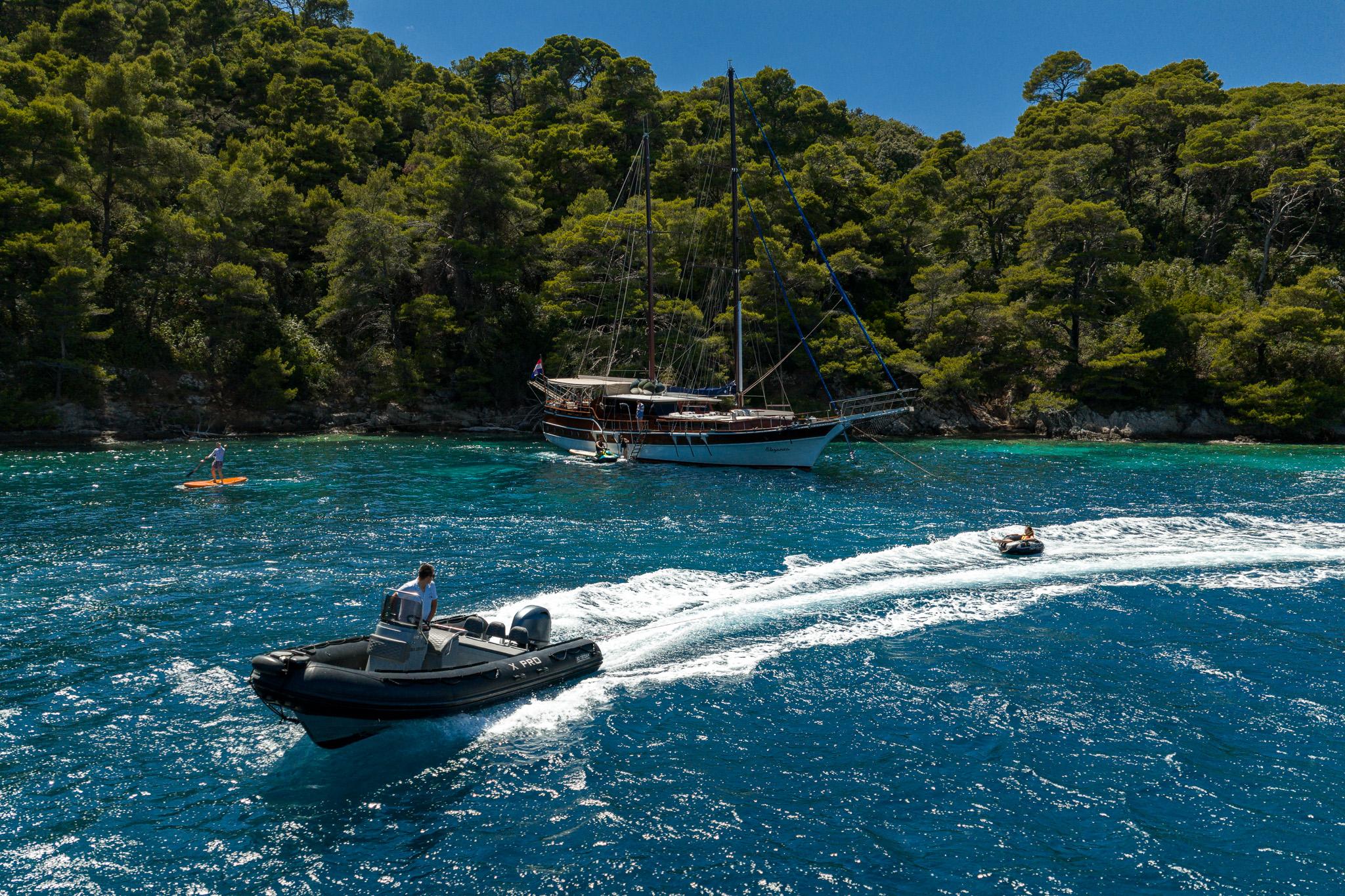 Eleganza gulet amenities lifestyle dining in Croatia