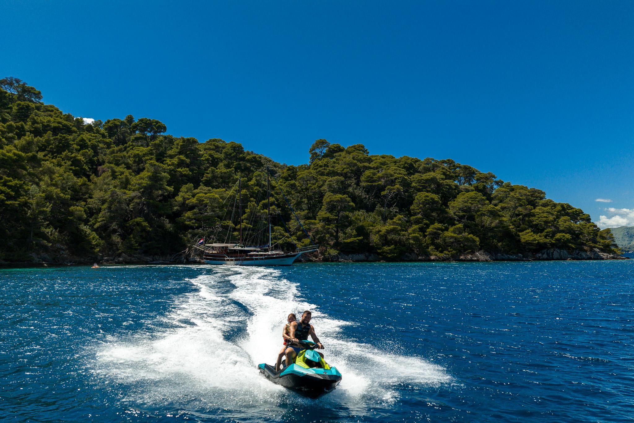 Eleganza gulet amenities lifestyle dining in Croatia