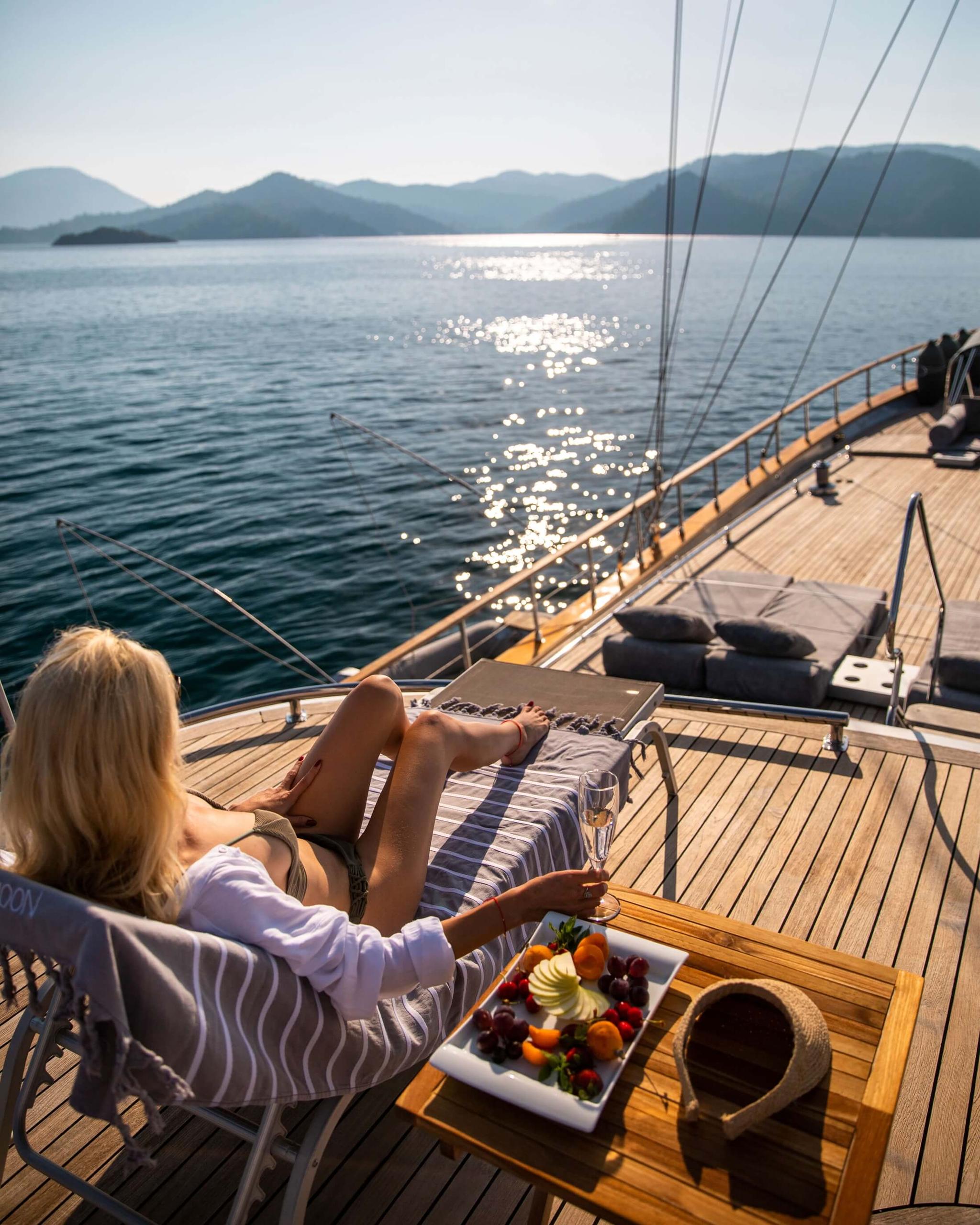 Silver Moon gulet amenities lifestyle dining in Türkiye