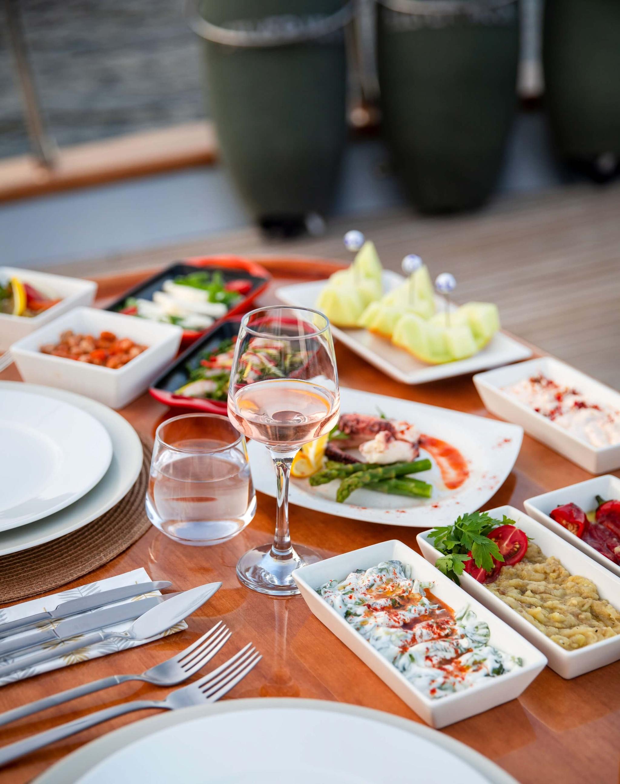 Silver Moon gulet amenities lifestyle dining in Türkiye