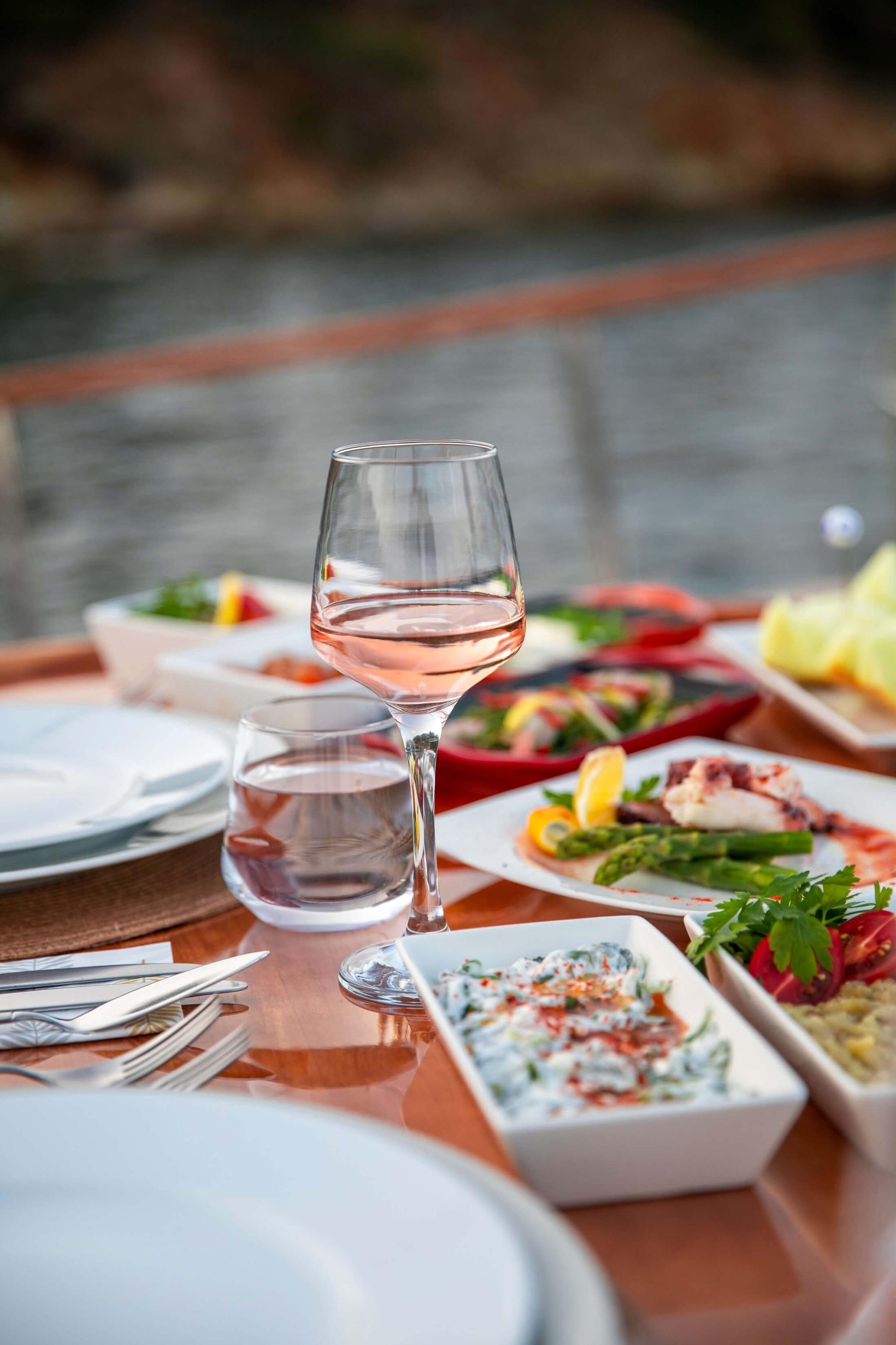 Silver Moon gulet amenities lifestyle dining in Türkiye