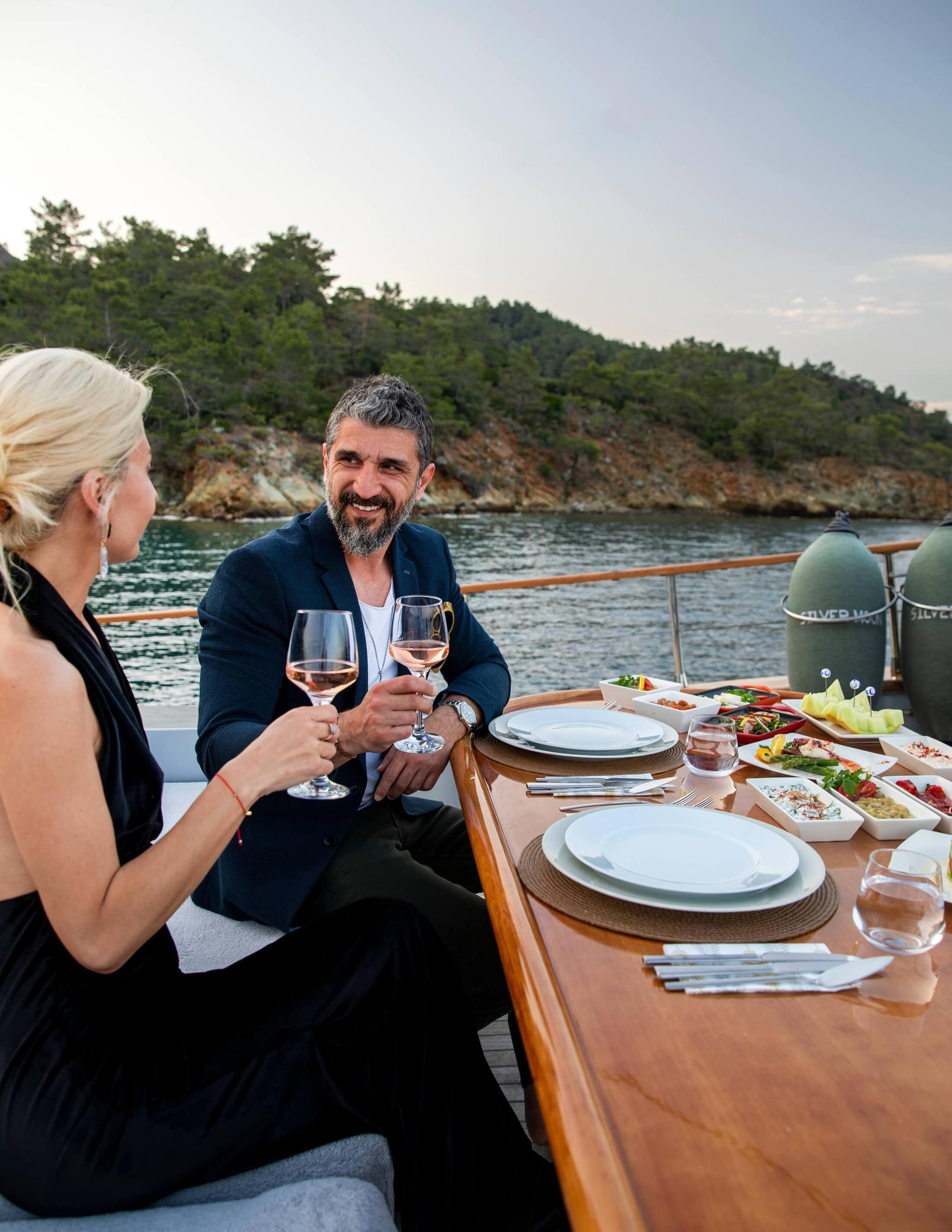 Silver Moon gulet amenities lifestyle dining in Türkiye