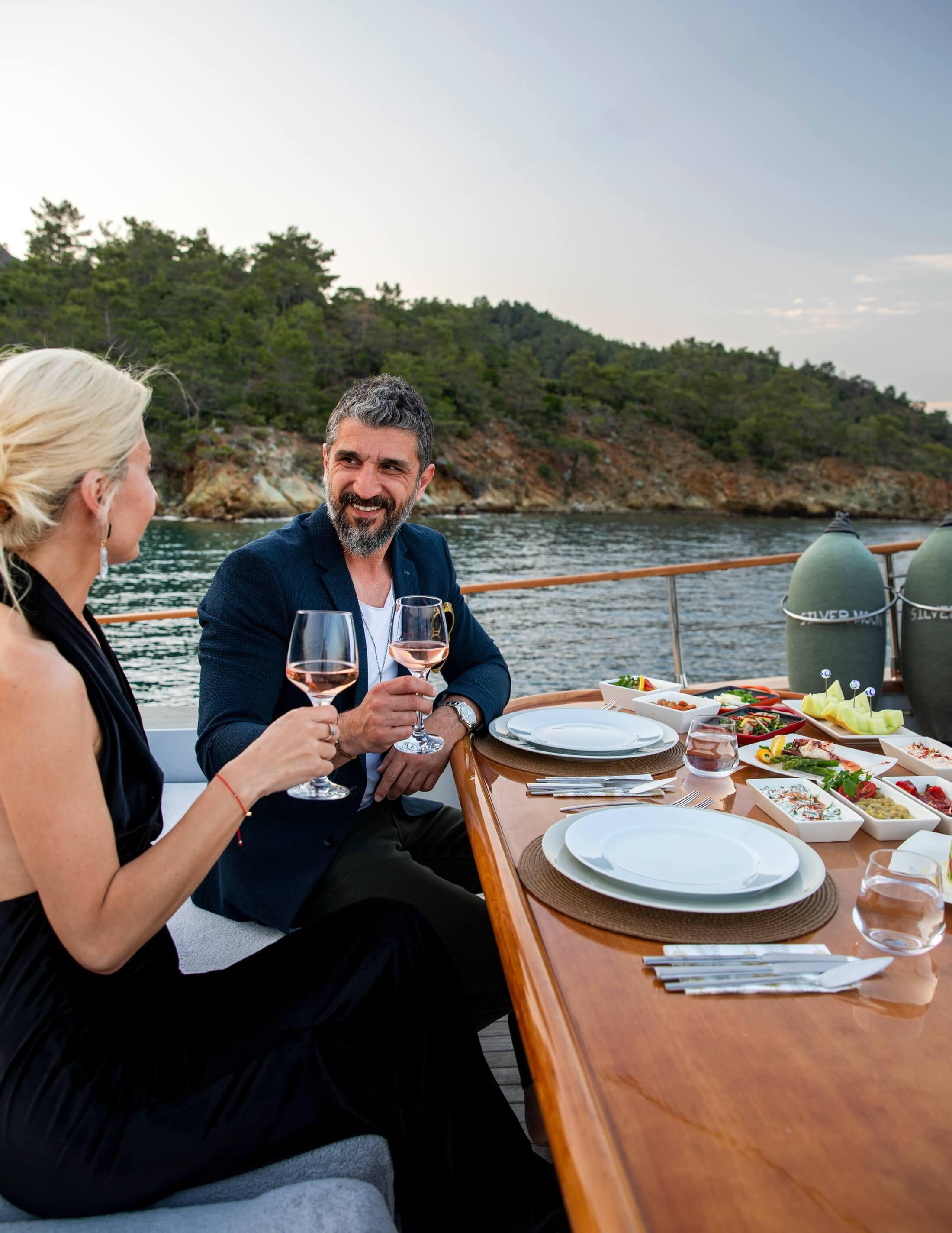 Silver Moon gulet amenities lifestyle dining in Türkiye