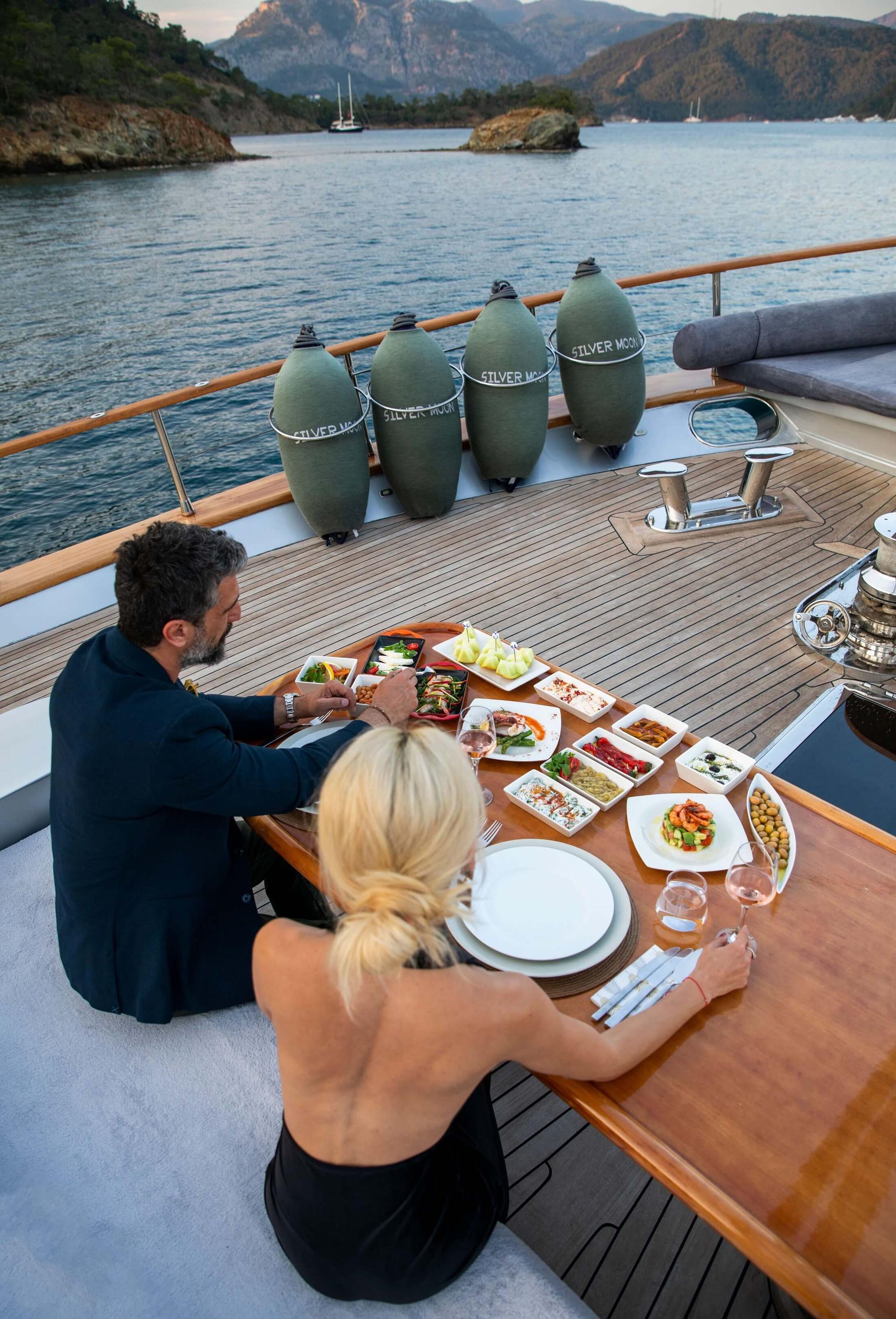 Silver Moon gulet amenities lifestyle dining in Türkiye