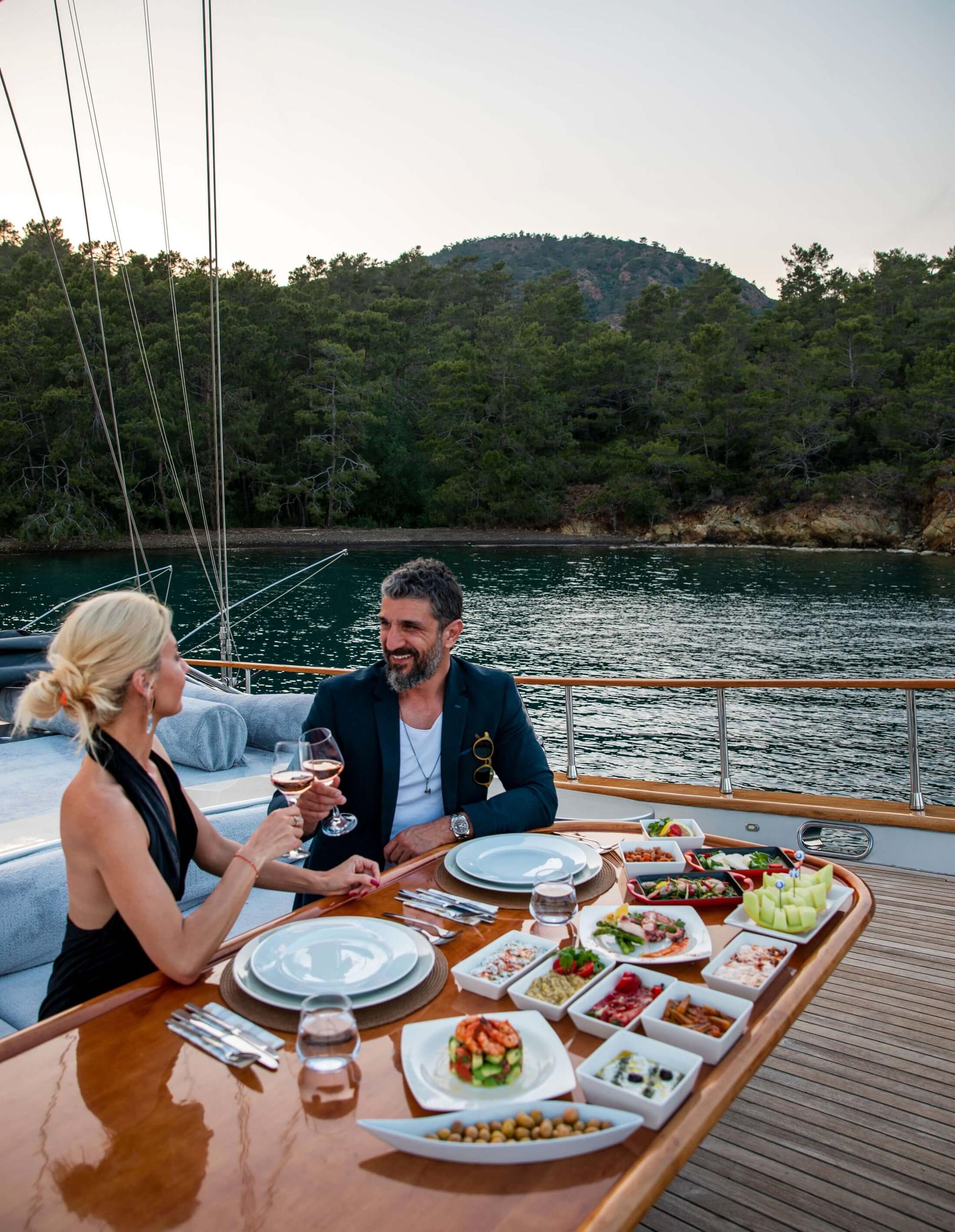 Silver Moon gulet amenities lifestyle dining in Türkiye