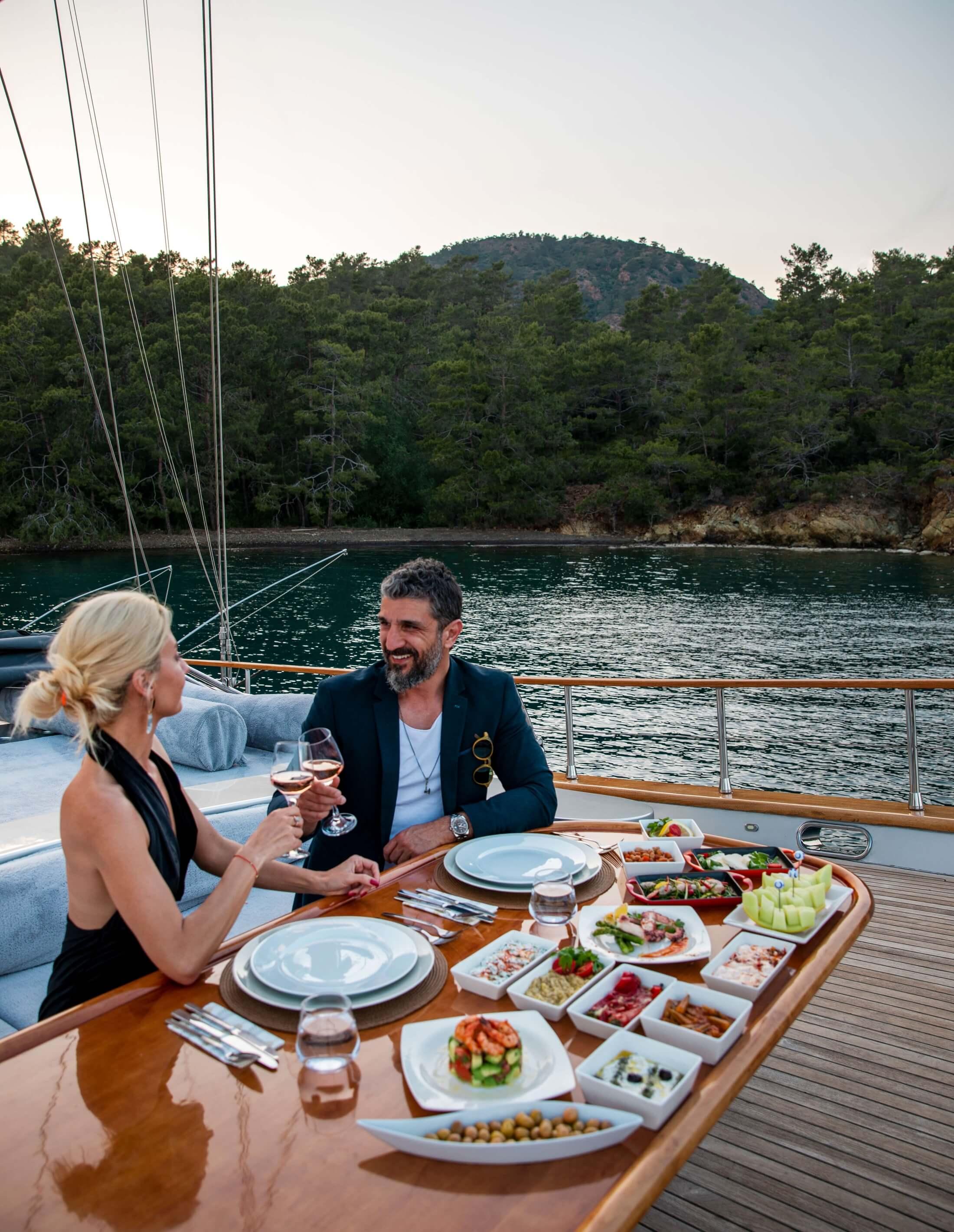 Silver Moon gulet amenities lifestyle dining in Türkiye