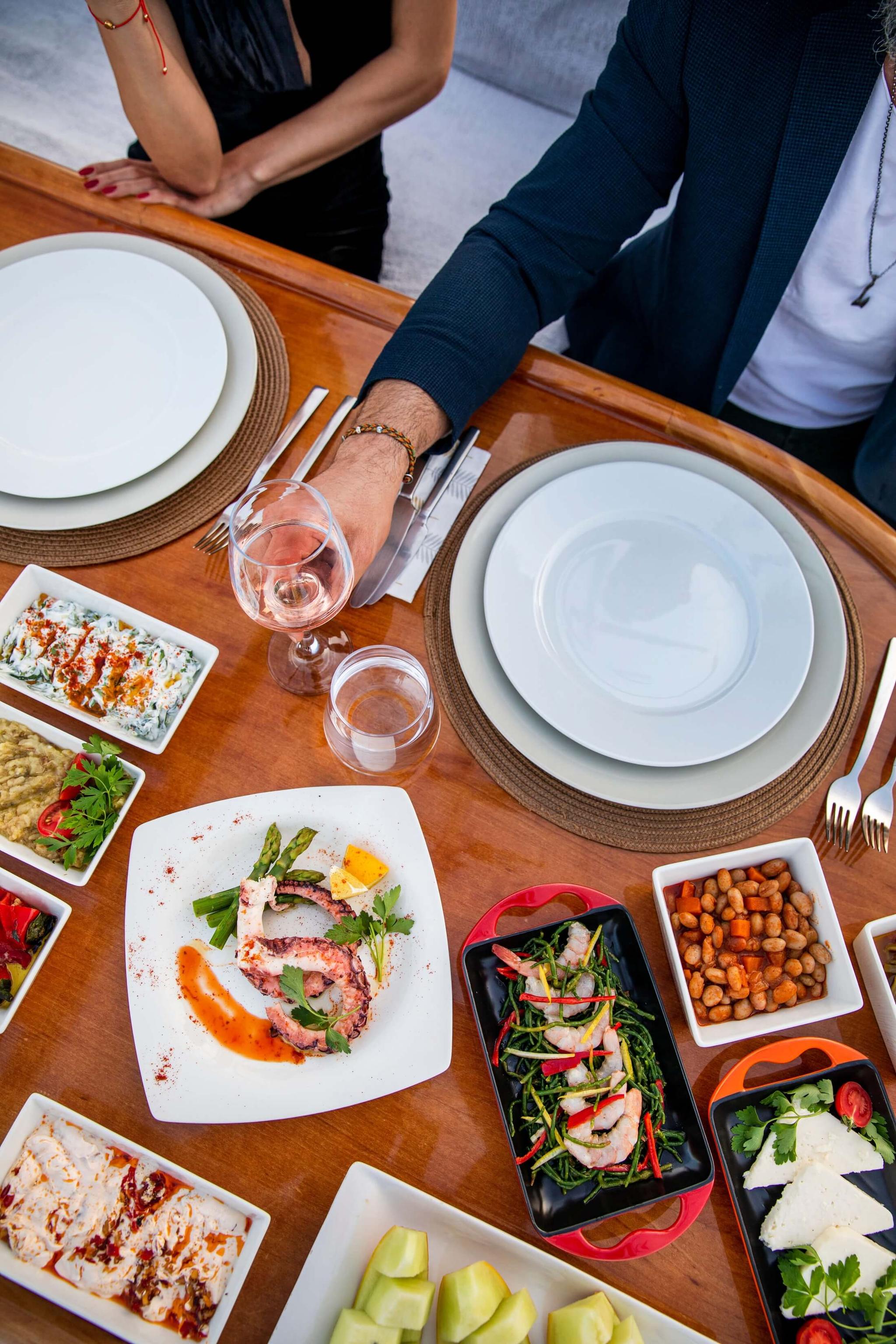 Silver Moon gulet amenities lifestyle dining in Türkiye