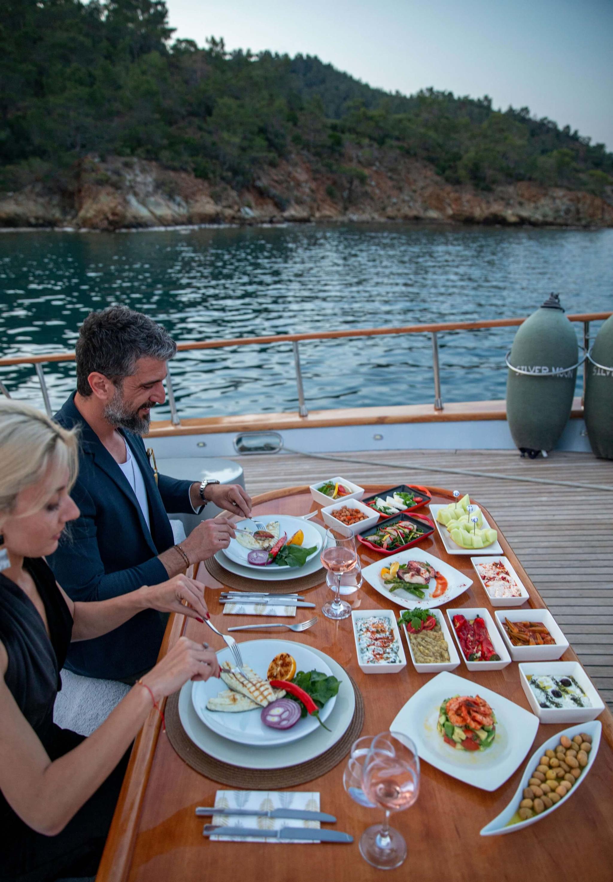 Silver Moon gulet amenities lifestyle dining in Türkiye