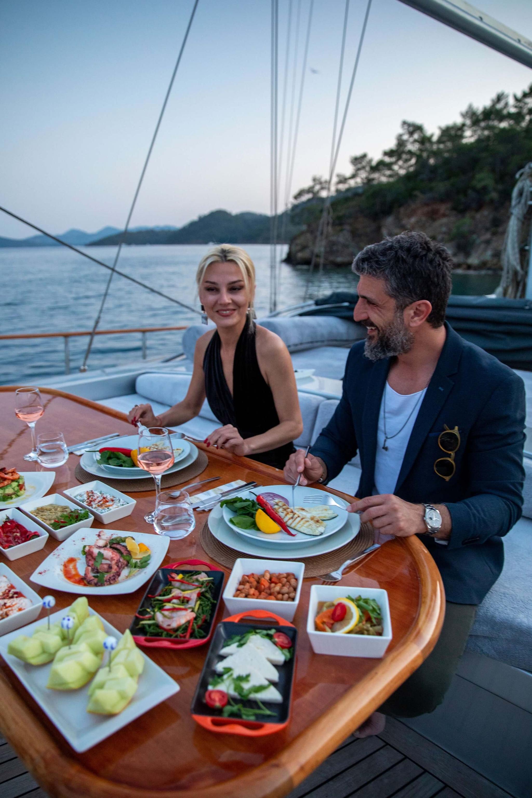 Silver Moon gulet amenities lifestyle dining in Türkiye