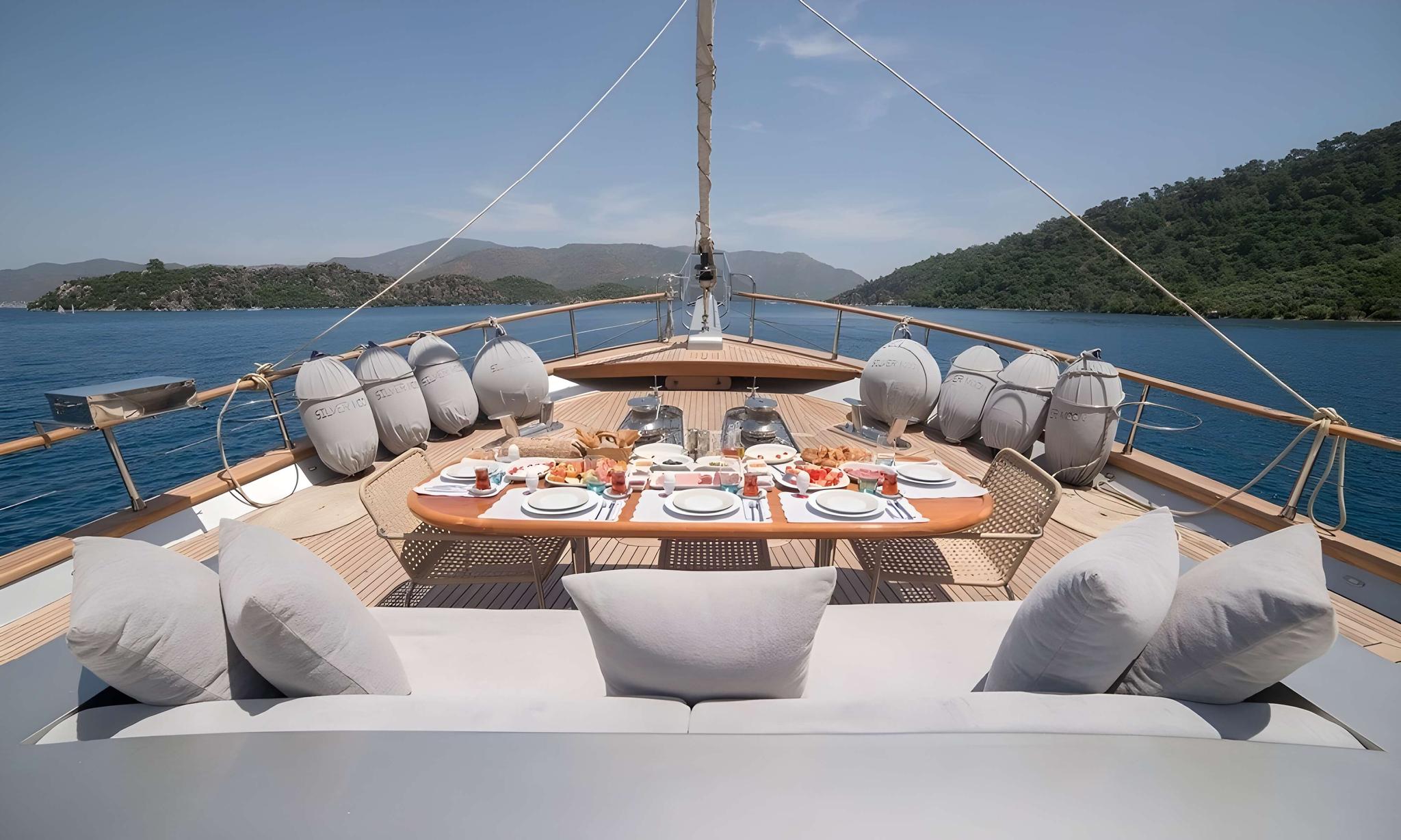 Silver Moon gulet amenities lifestyle dining in Türkiye