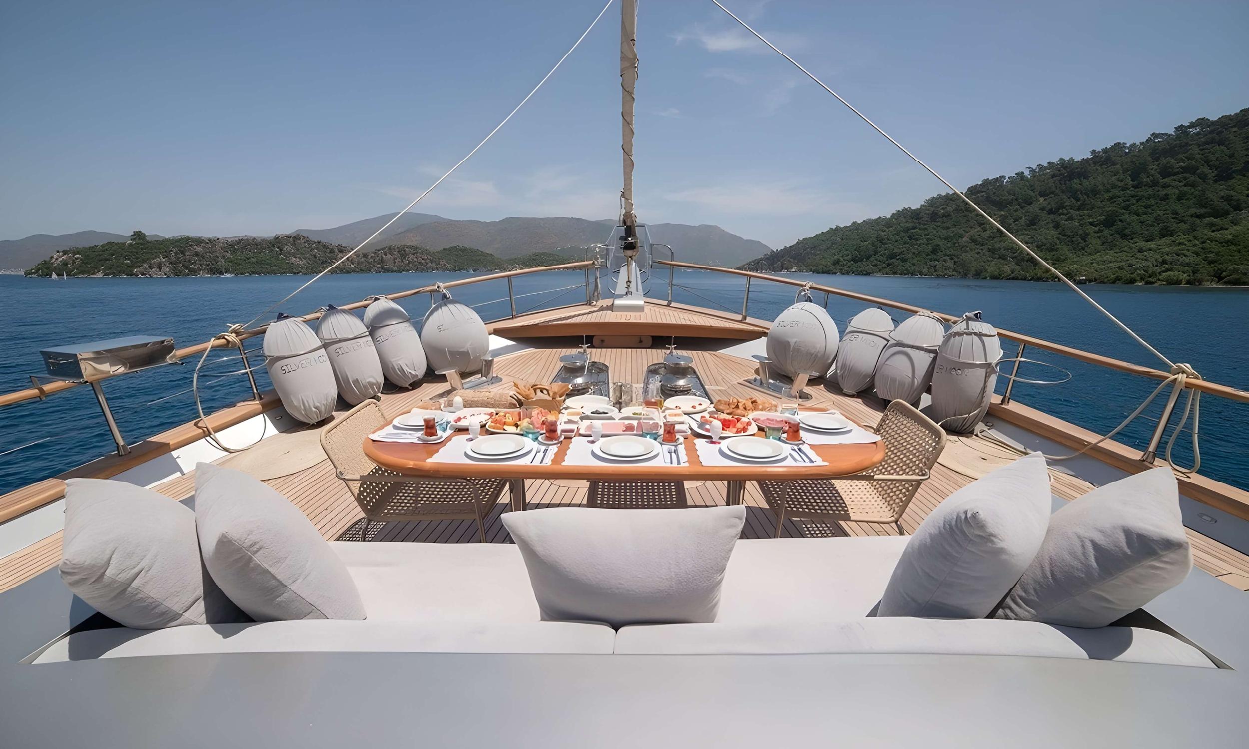 Silver Moon gulet amenities lifestyle dining in Türkiye