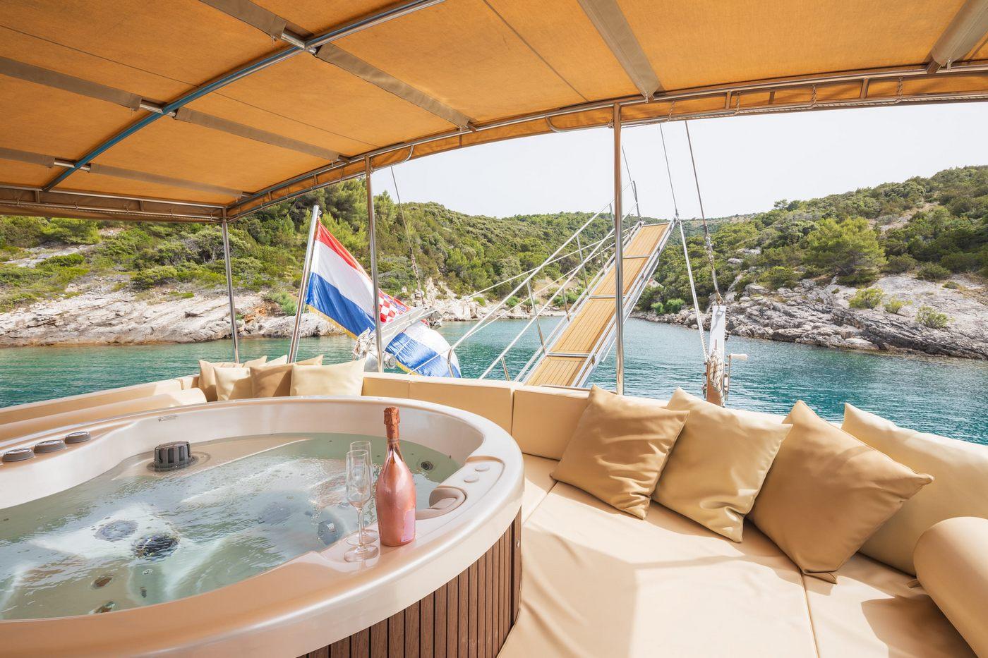 Kadena gulet amenities interior cabin in Croatia