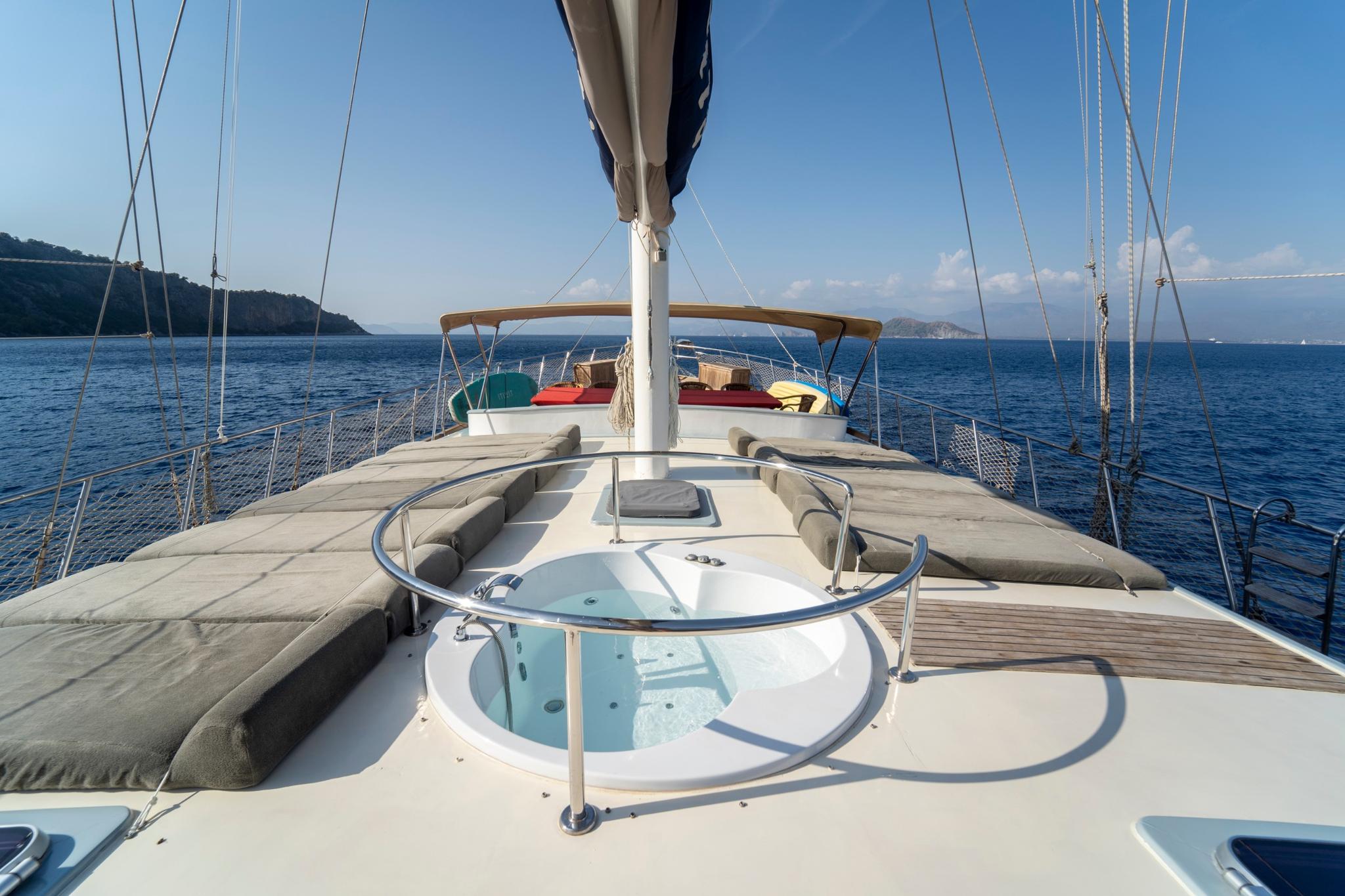 Queen Lila gulet amenities exterior deck in Türkiye