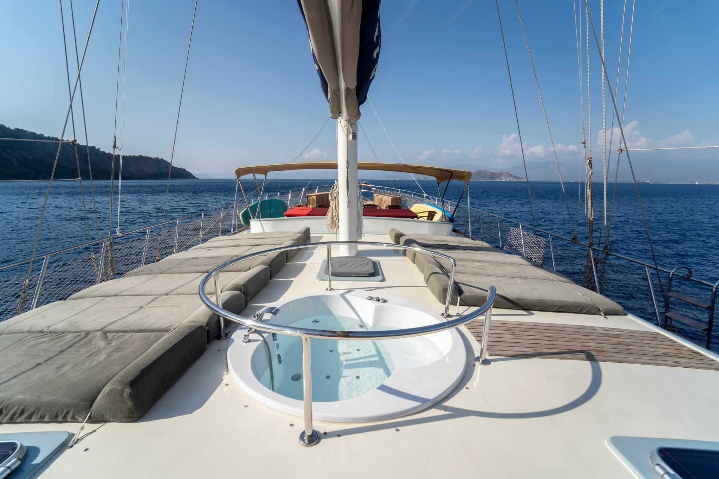 Queen Lila gulet amenities exterior deck in Türkiye