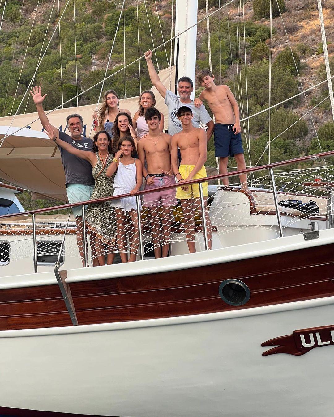 Uluçinar gulet amenities lifestyle dining in Türkiye