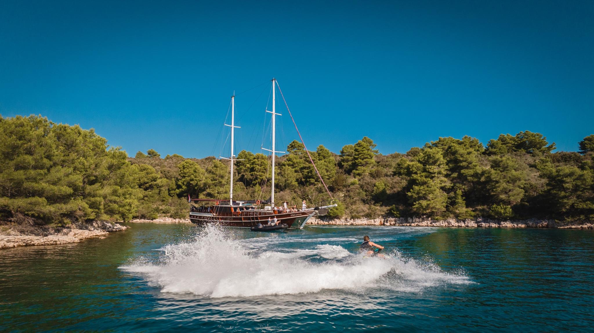 Croatia gulet amenities lifestyle dining in Croatia