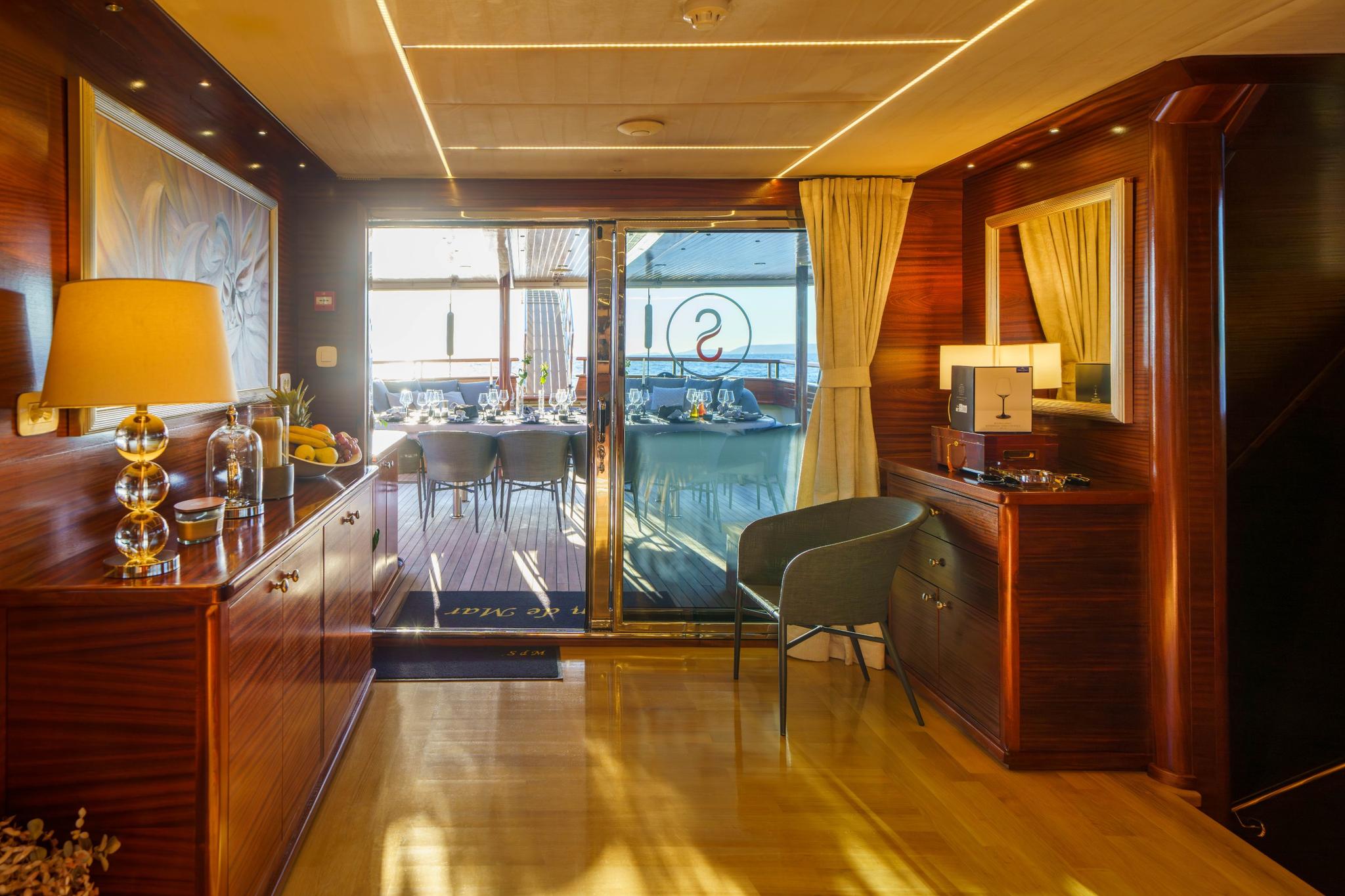 Son De Mar gulet amenities interior cabin in Croatia
