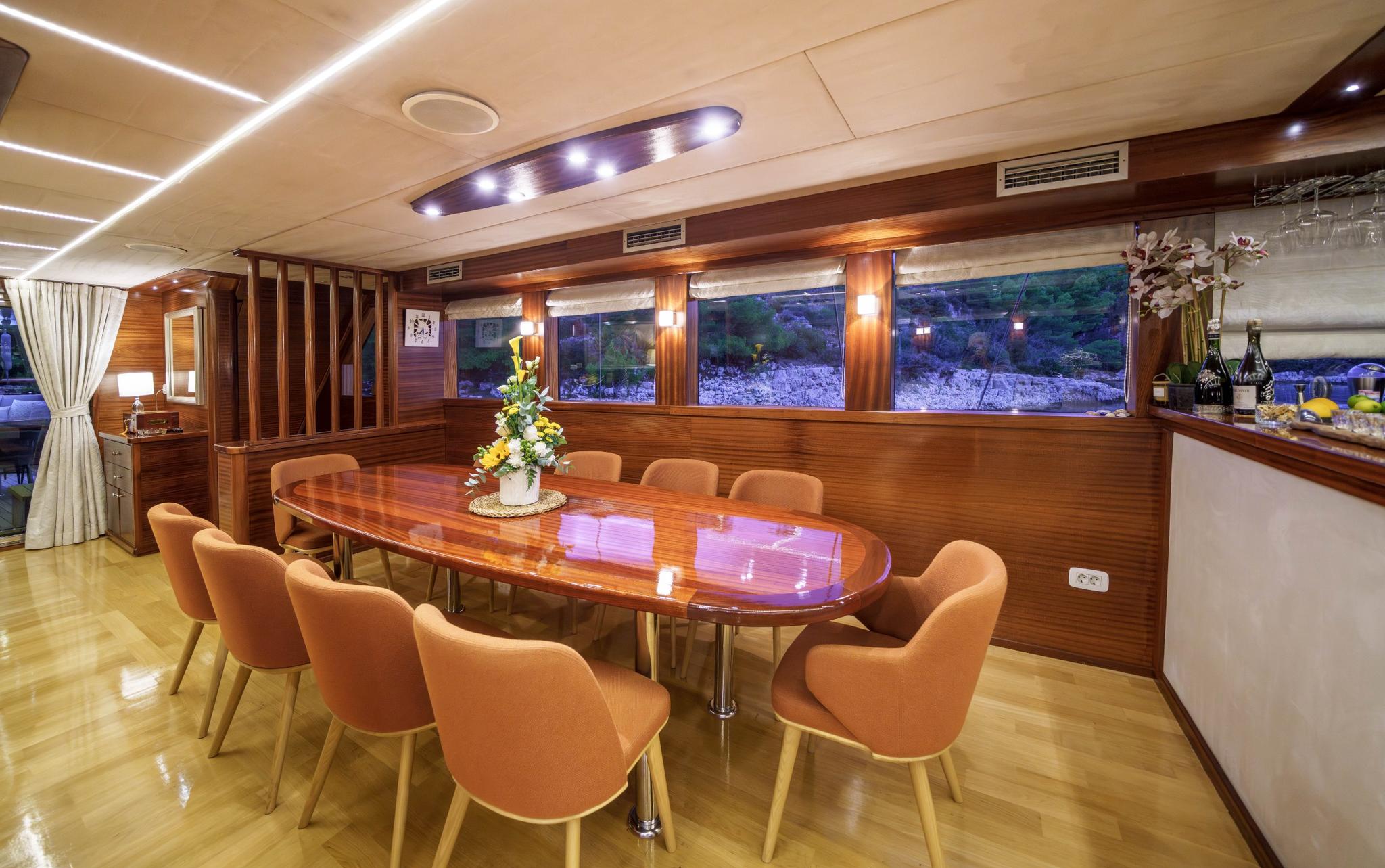 Son De Mar gulet amenities interior cabin in Croatia