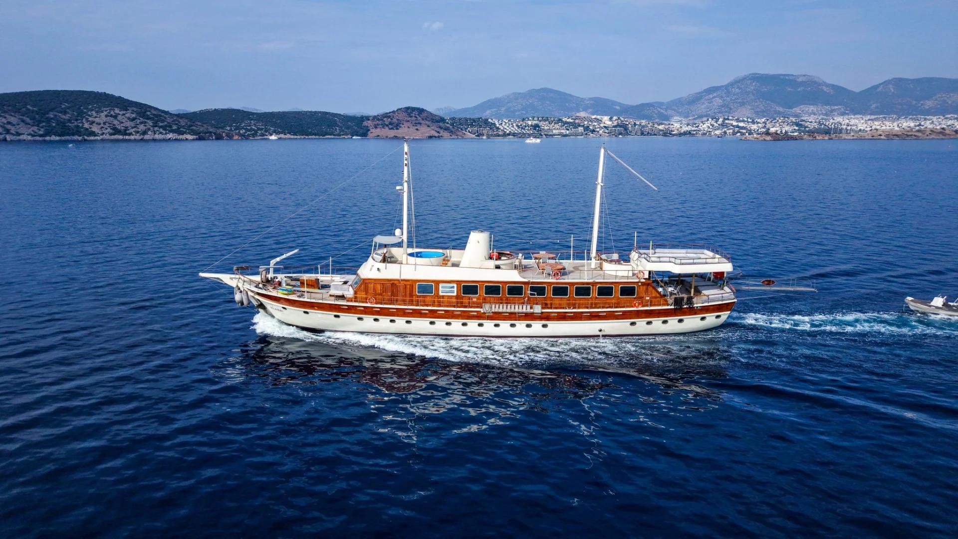 Elara 1 gulet amenities exterior deck in Türkiye