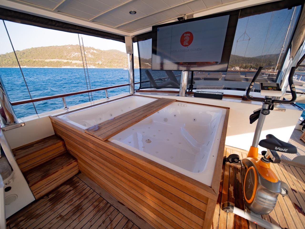 Caustic gulet amenities exterior deck in Türkiye