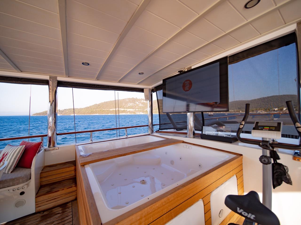 Caustic gulet amenities exterior deck in Türkiye