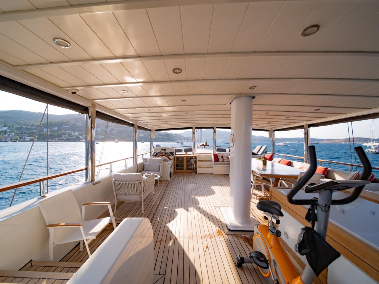 Caustic gulet amenities exterior deck in Türkiye