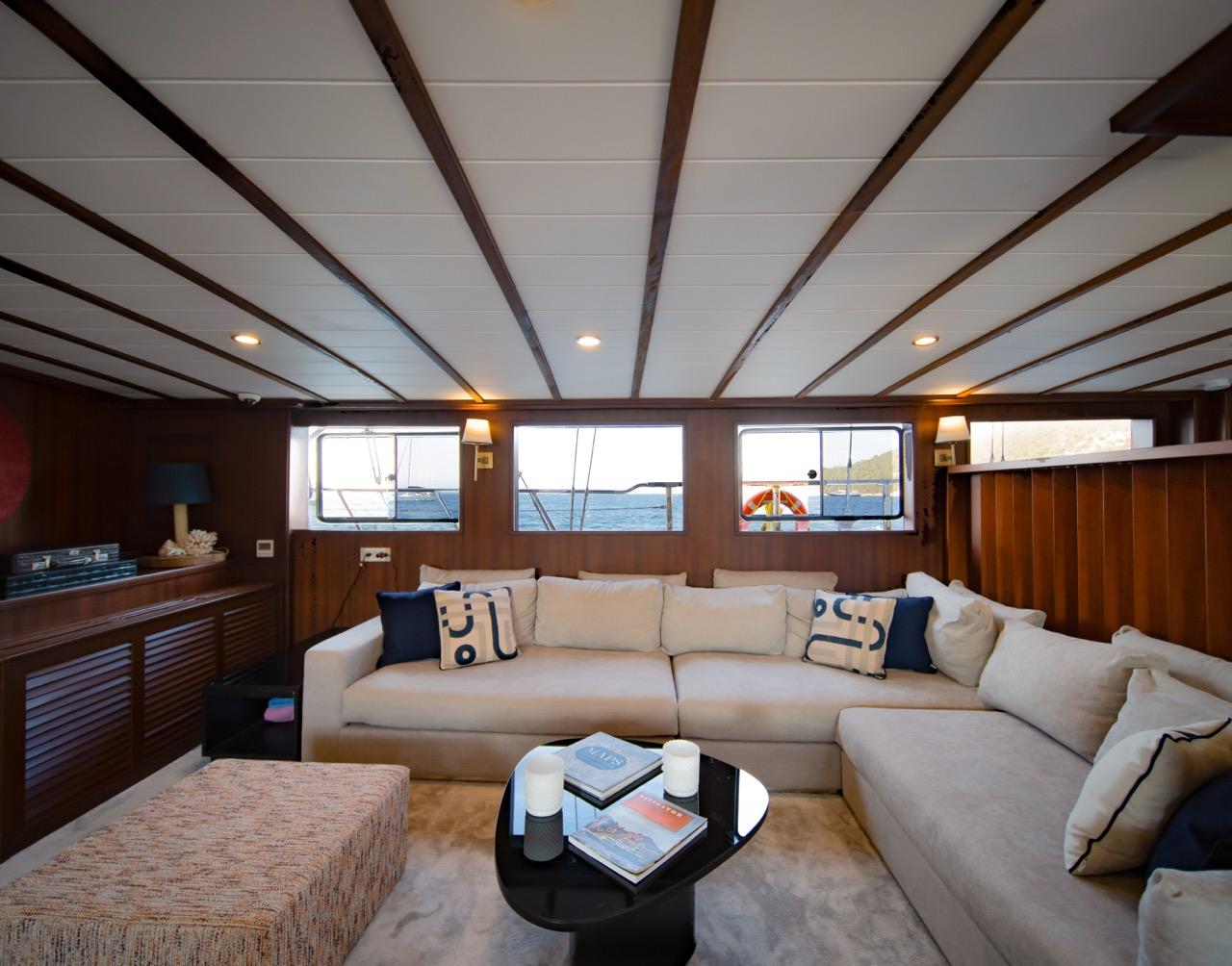 Caustic gulet amenities interior cabin in Türkiye