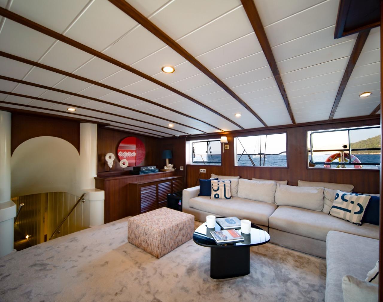 Caustic gulet amenities interior cabin in Türkiye