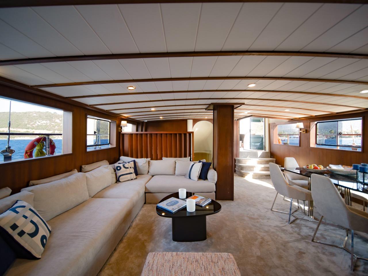 Caustic gulet amenities interior cabin in Türkiye