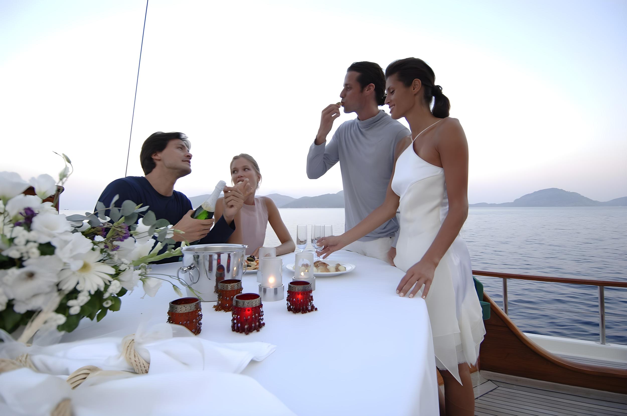 Ecce Navigo gulet amenities lifestyle dining in Greece