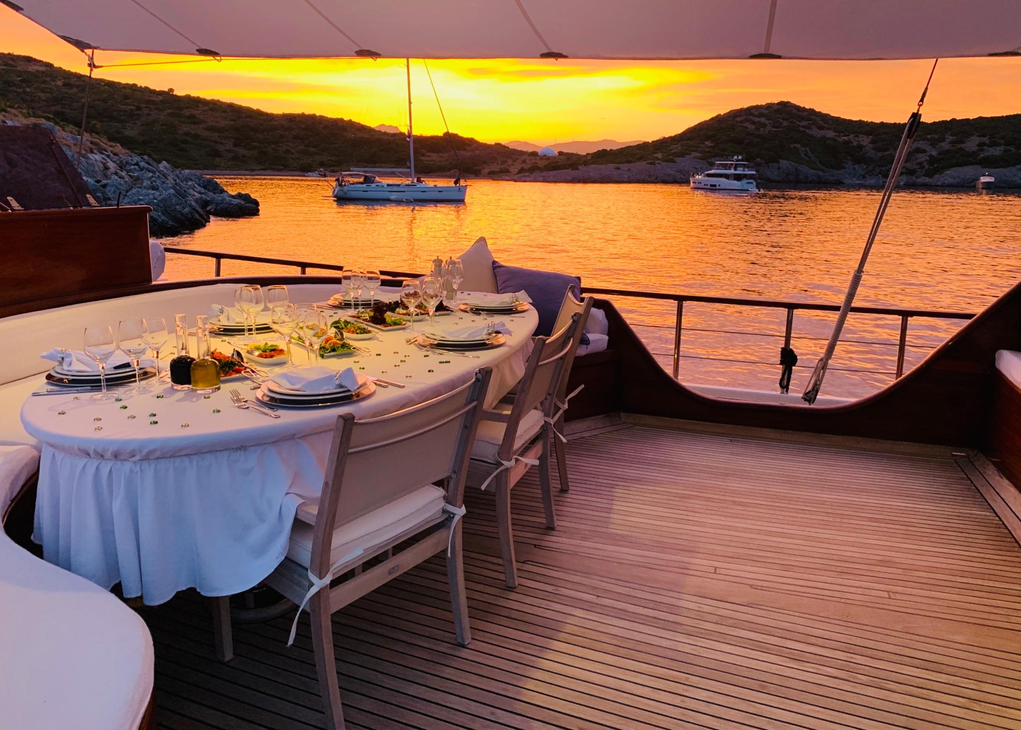 Ecce Navigo gulet amenities lifestyle dining in Greece