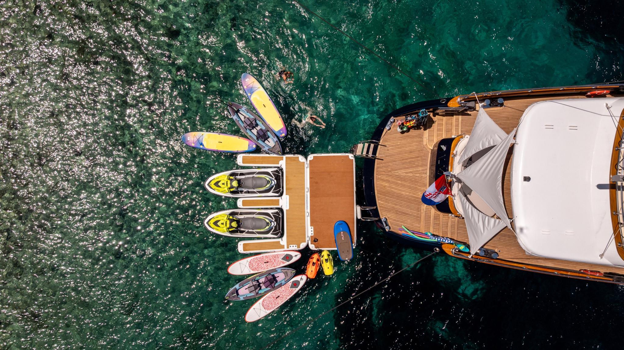 Dalmatino gulet amenities lifestyle dining in Croatia