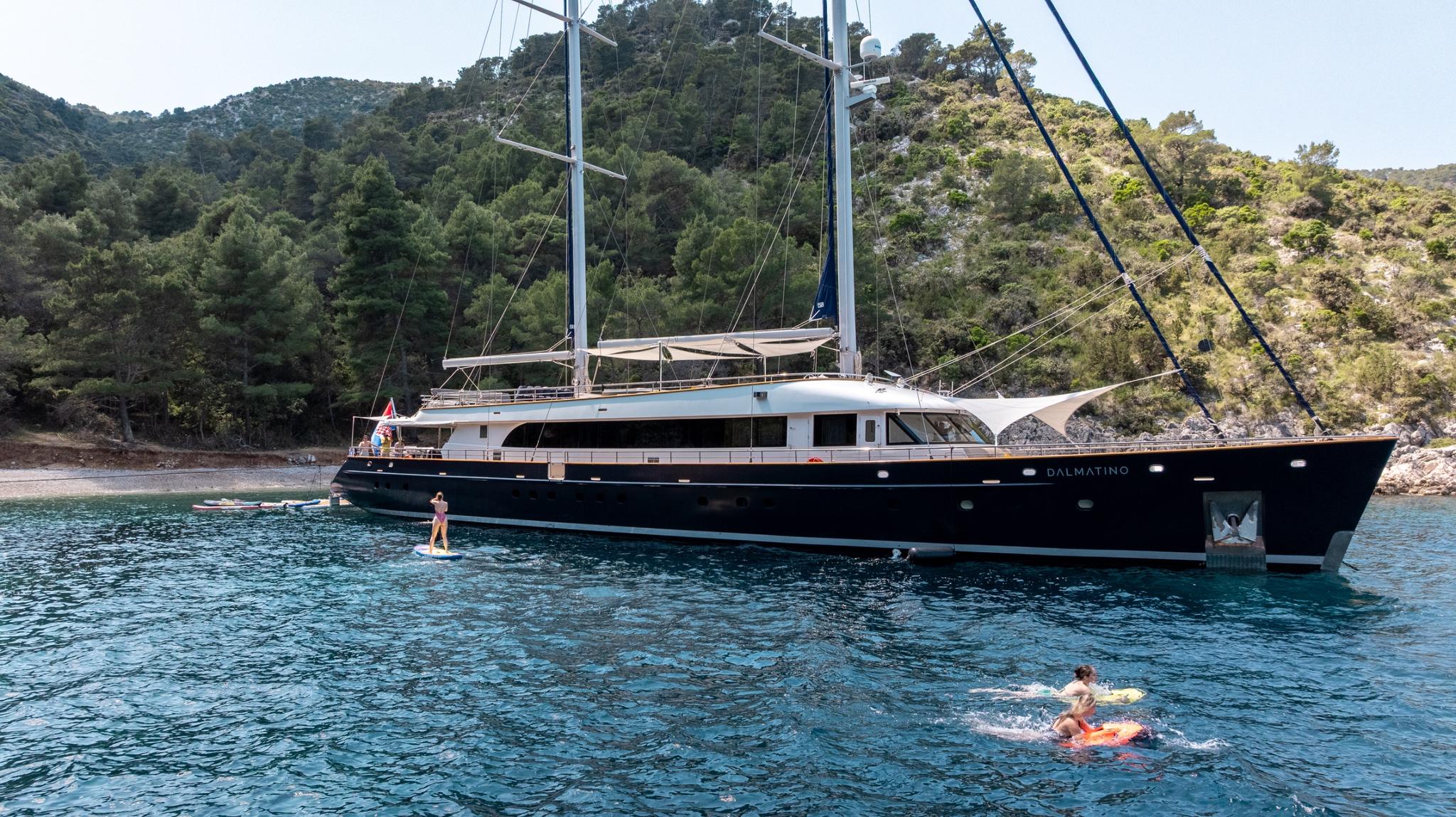 Dalmatino gulet amenities lifestyle dining in Croatia