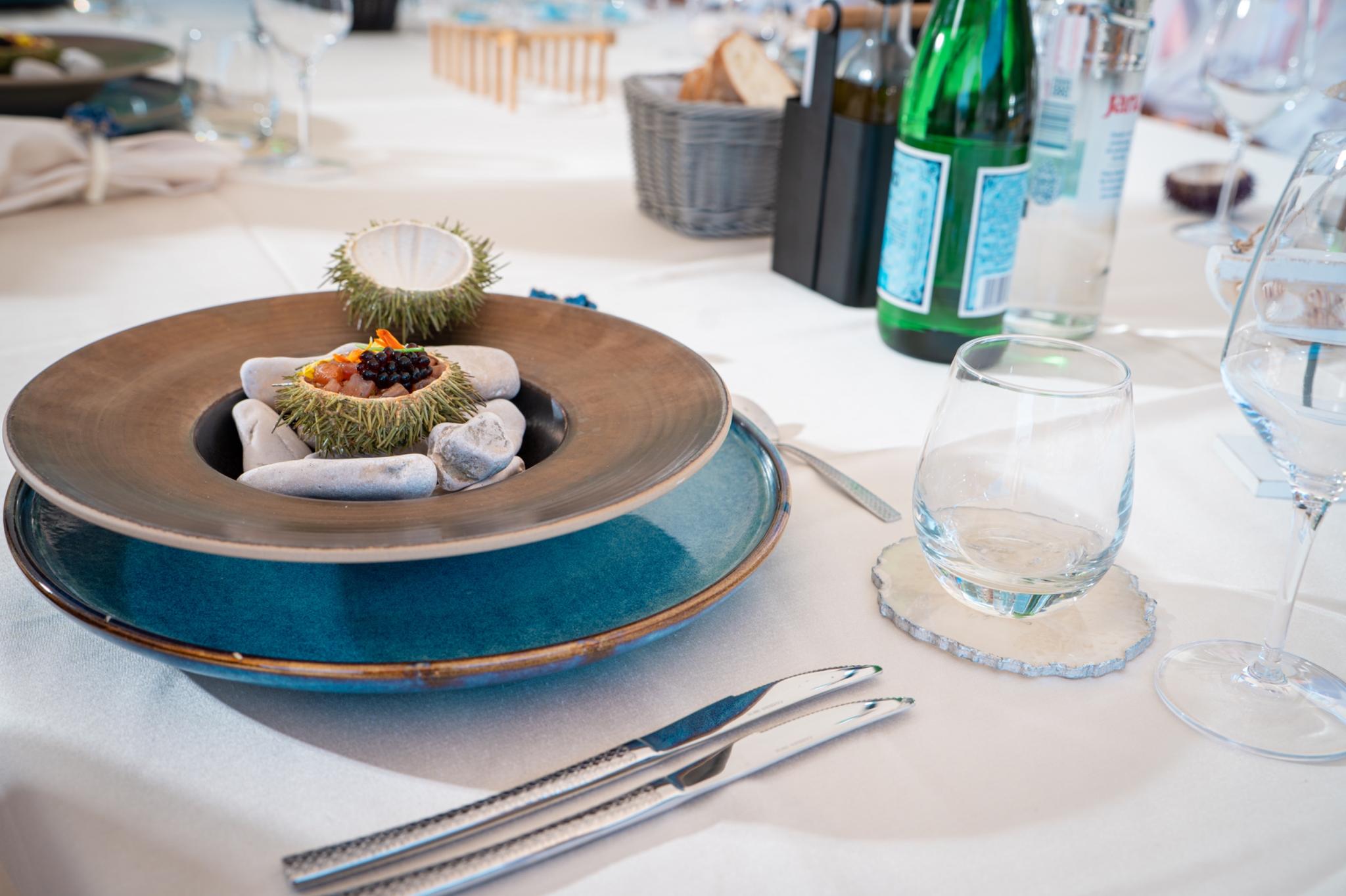 Dalmatino gulet amenities lifestyle dining in Croatia