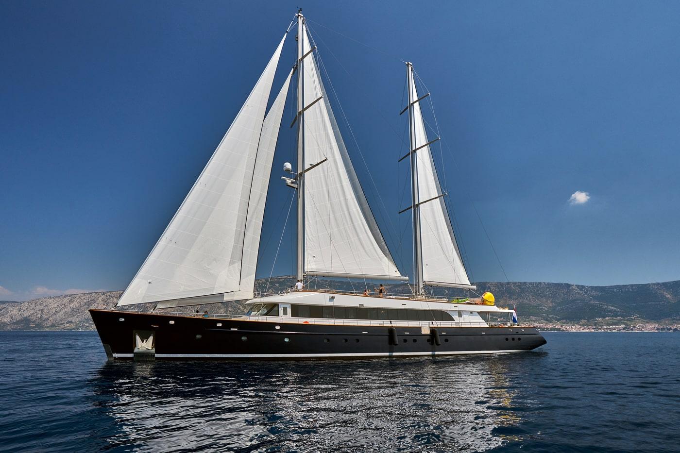 Dalmatino — life on board