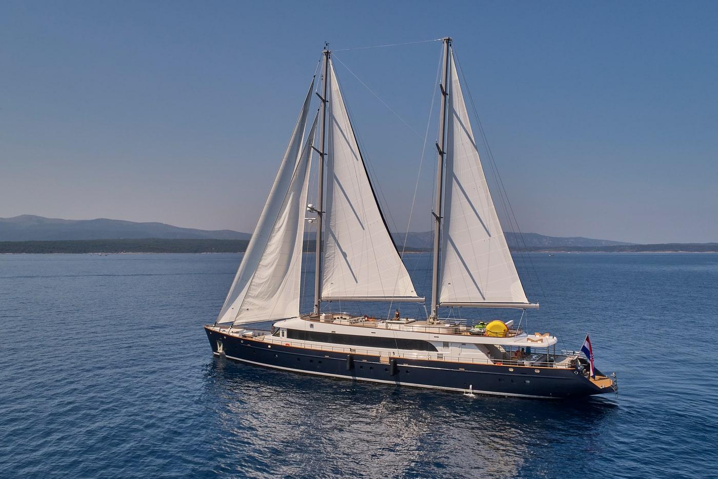 Dalmatino — life on board