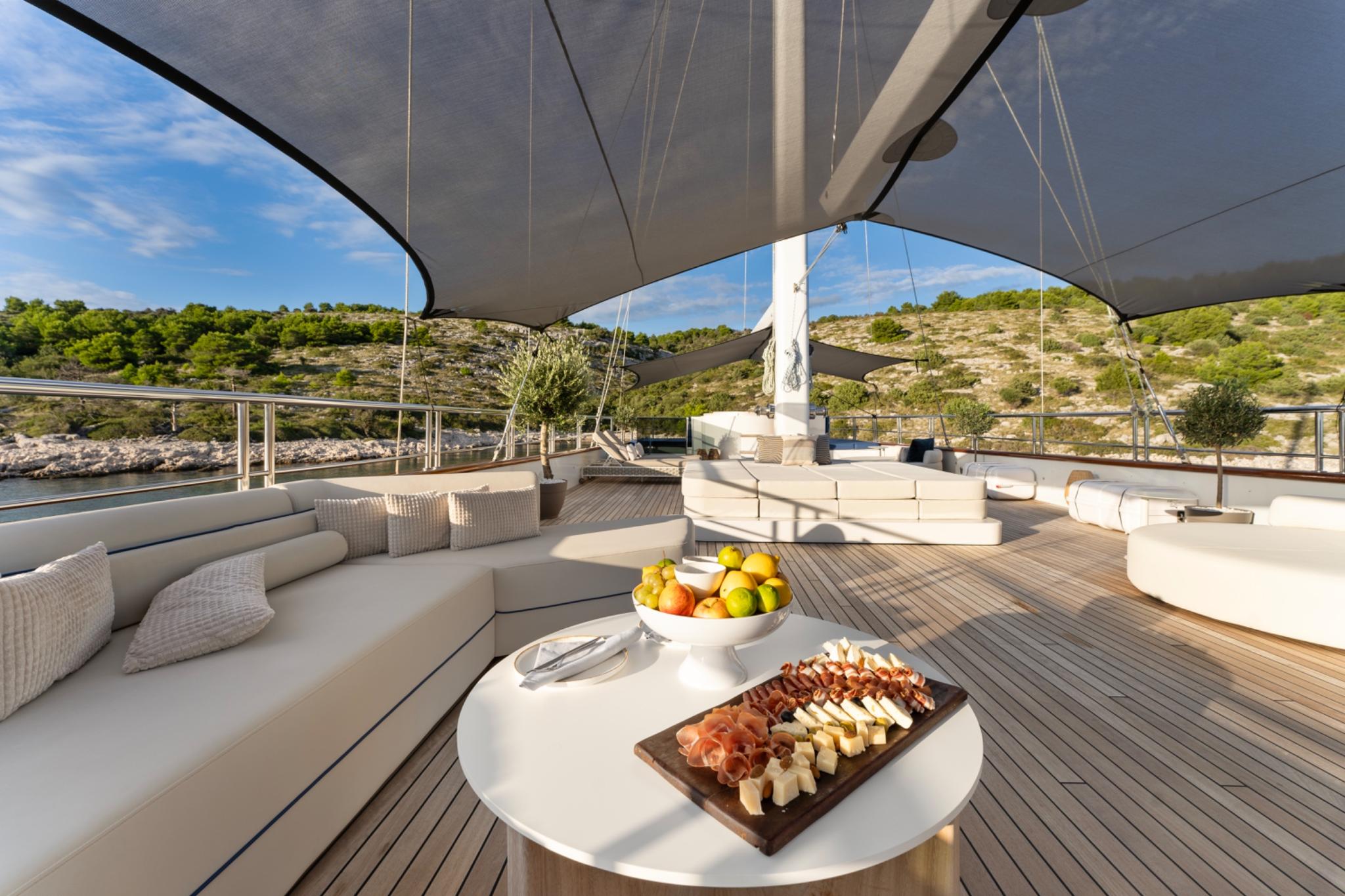 Maxita gulet amenities lifestyle dining in Croatia
