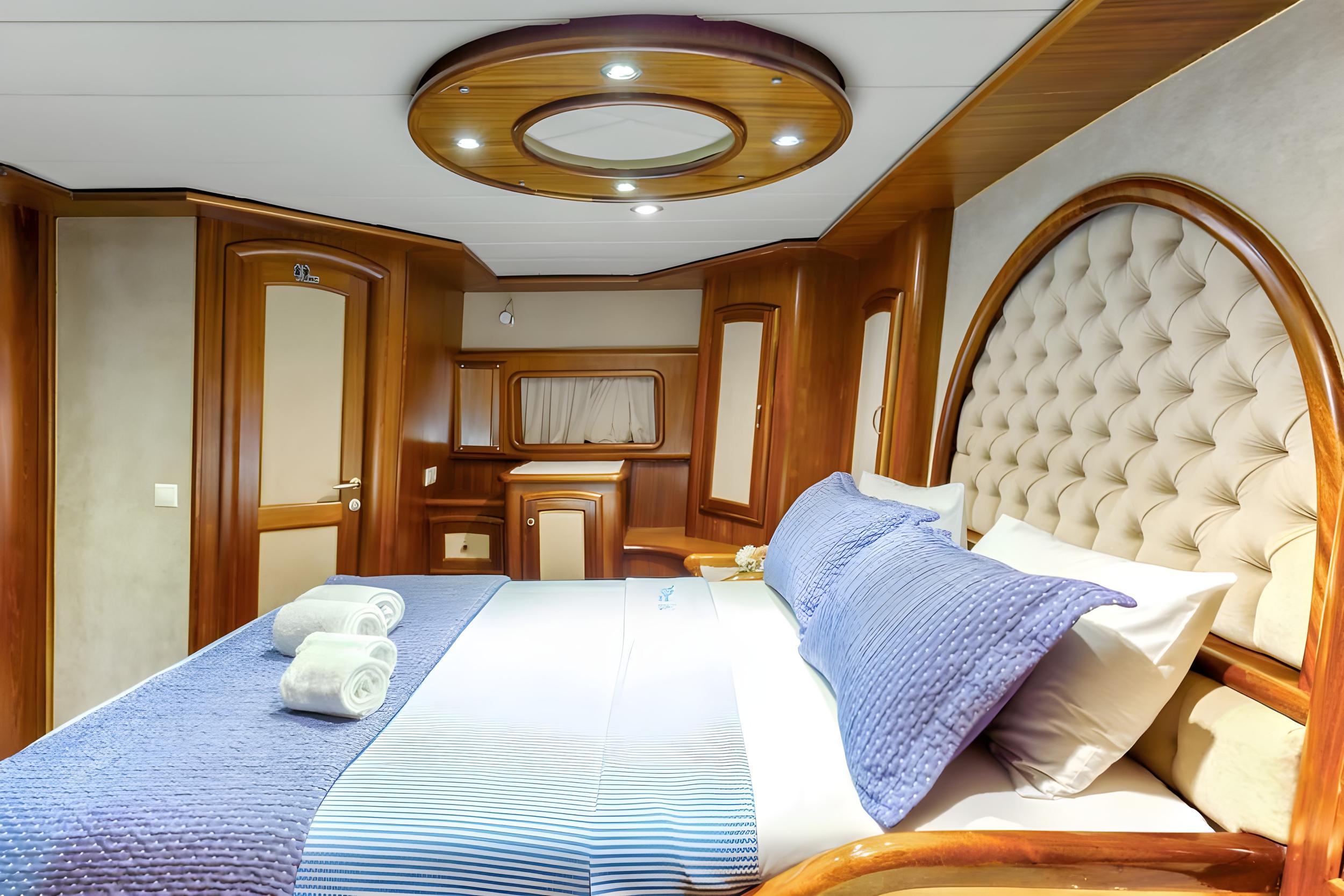 Mehmet Ayaz gulet accommodation interior cabin in Türkiye