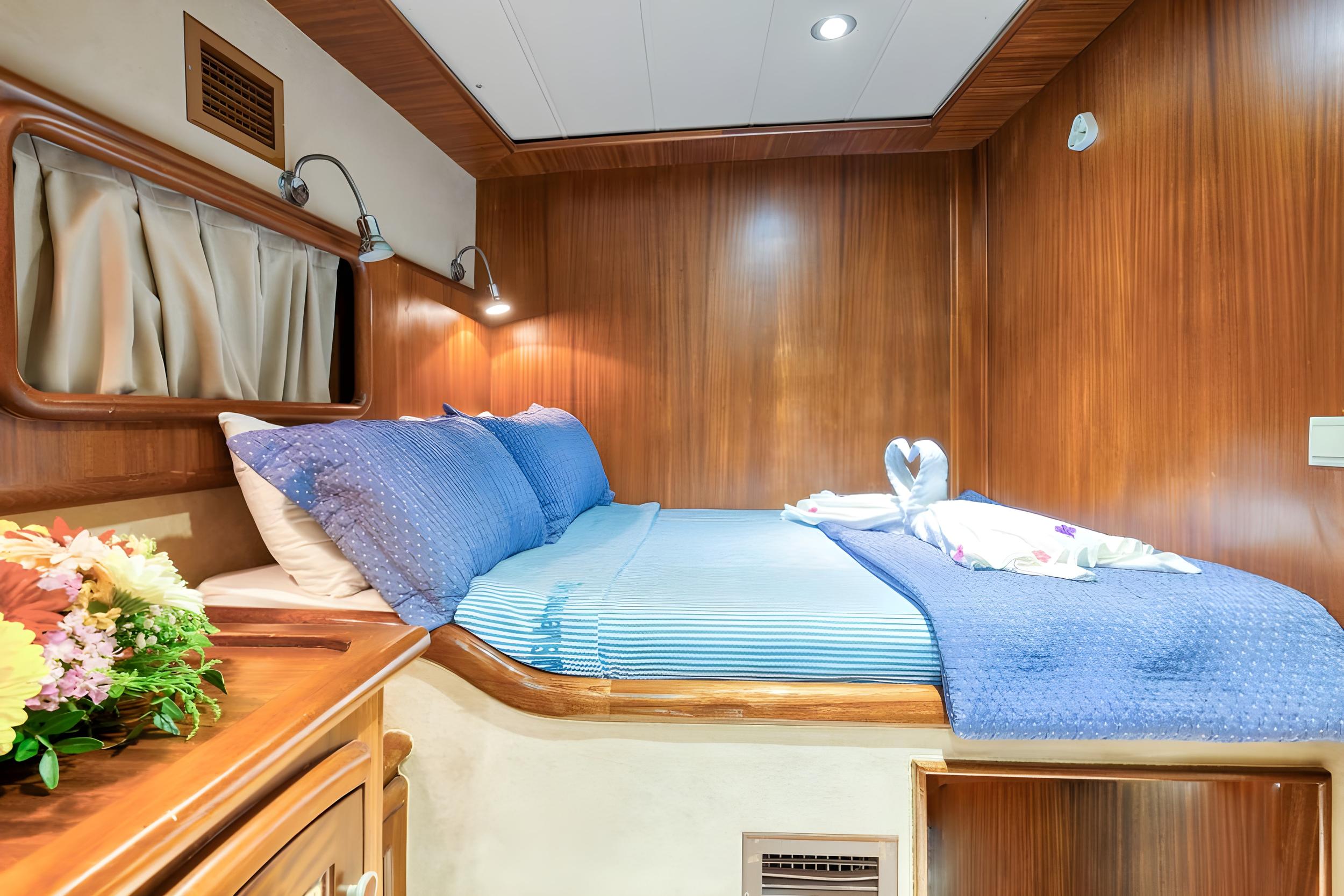 Mehmet Ayaz gulet accommodation interior cabin in Türkiye
