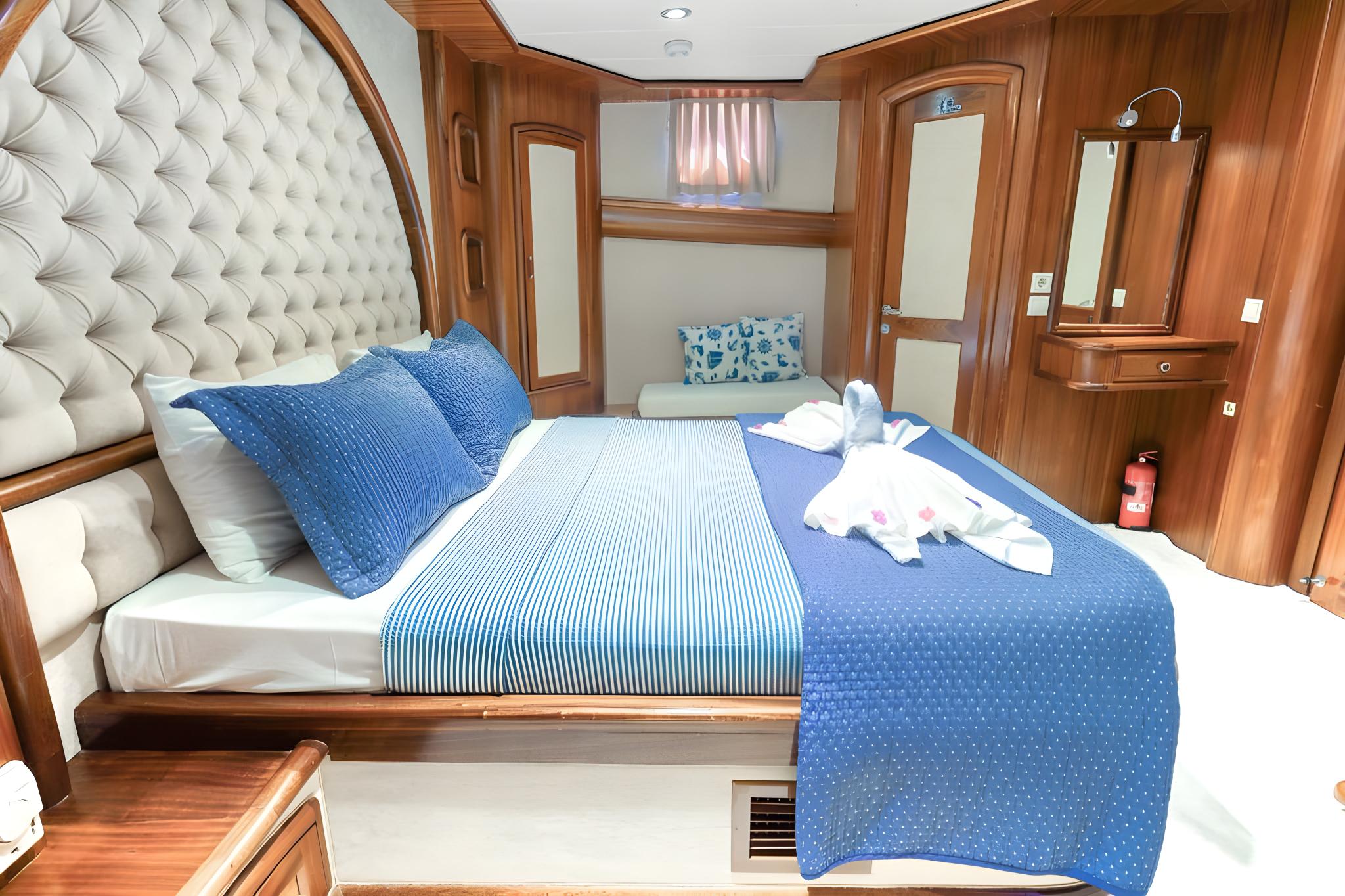 Mehmet Ayaz gulet accommodation interior cabin in Türkiye