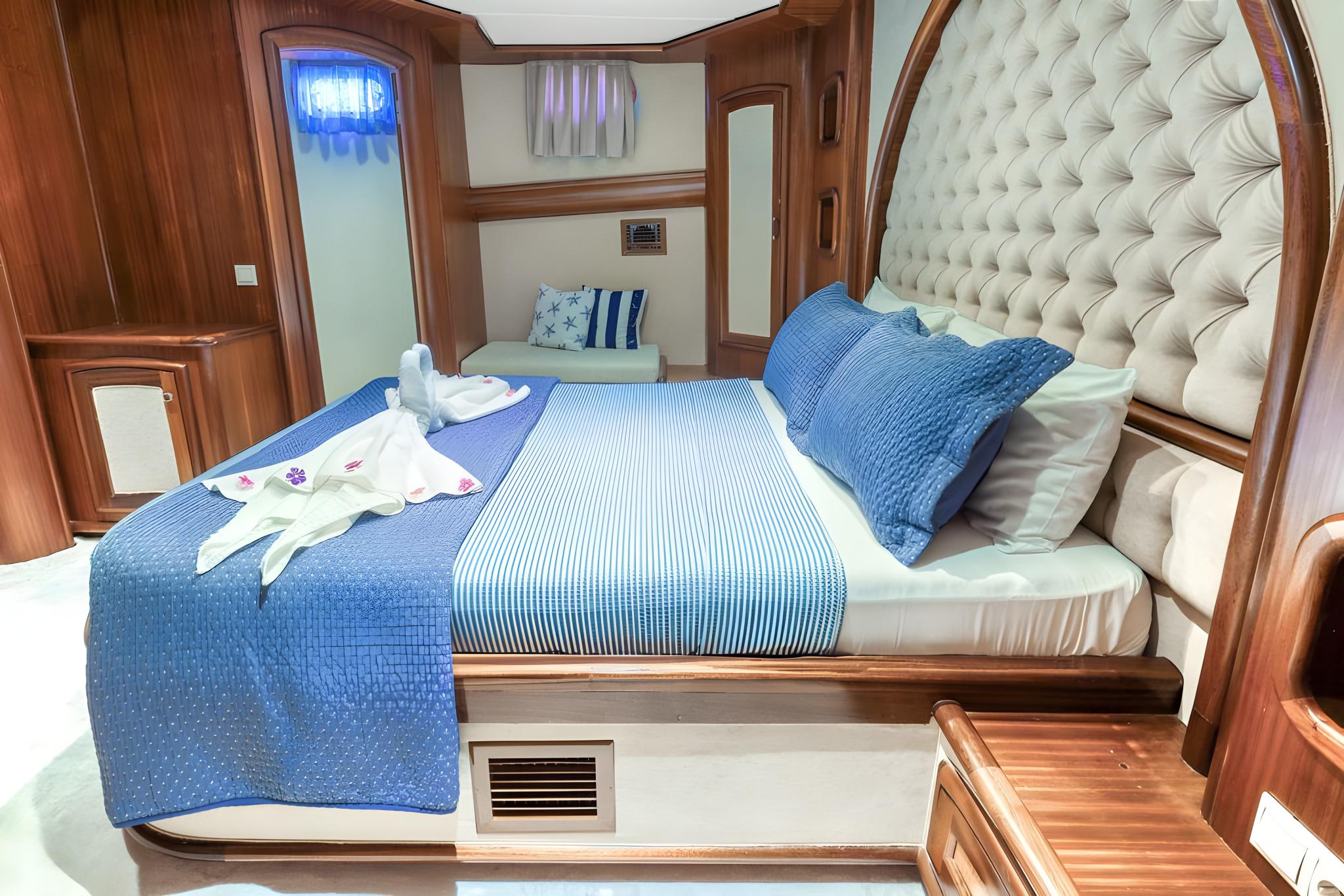 Mehmet Ayaz gulet accommodation interior cabin in Türkiye