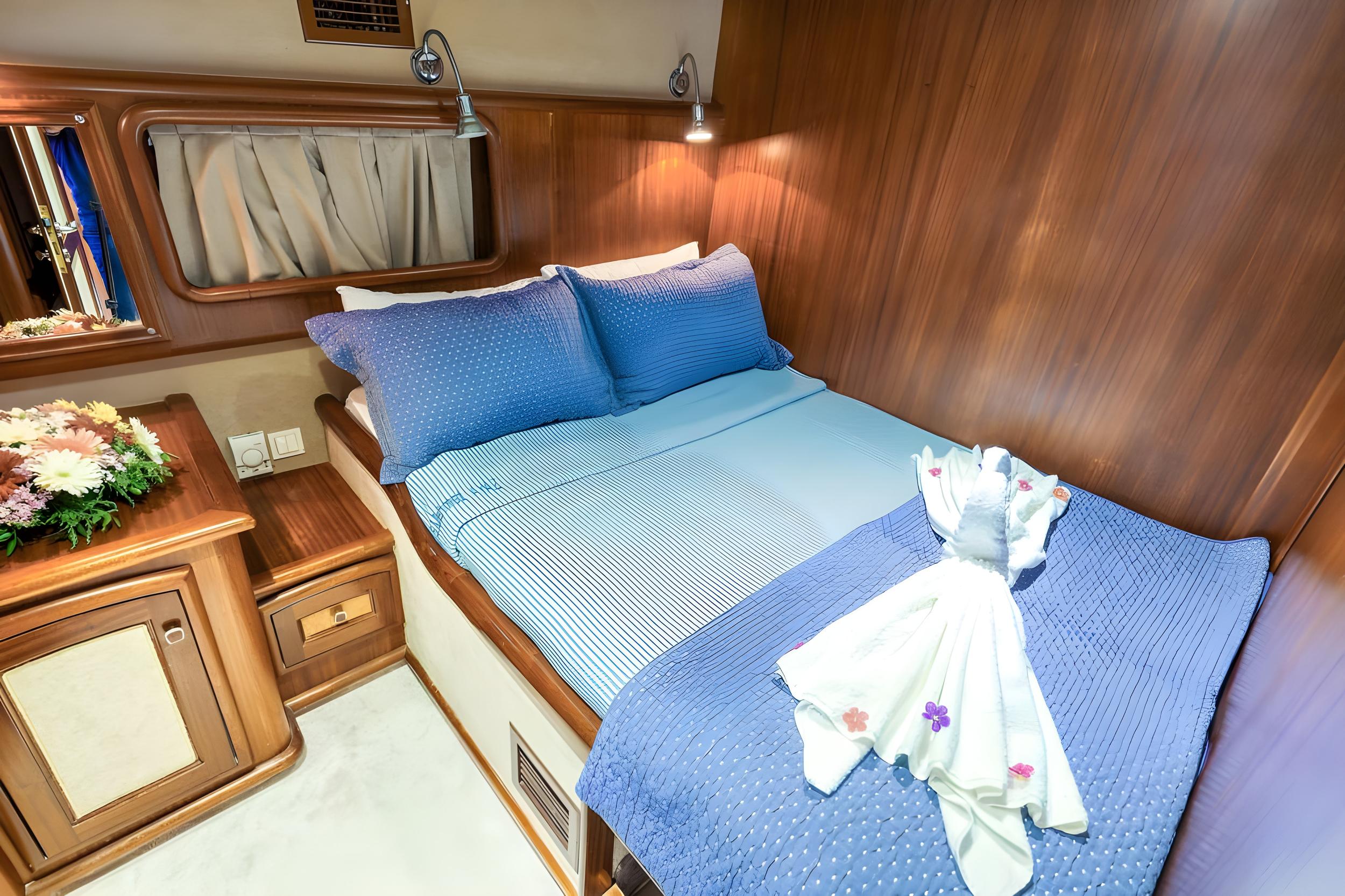 Mehmet Ayaz gulet accommodation interior cabin in Türkiye