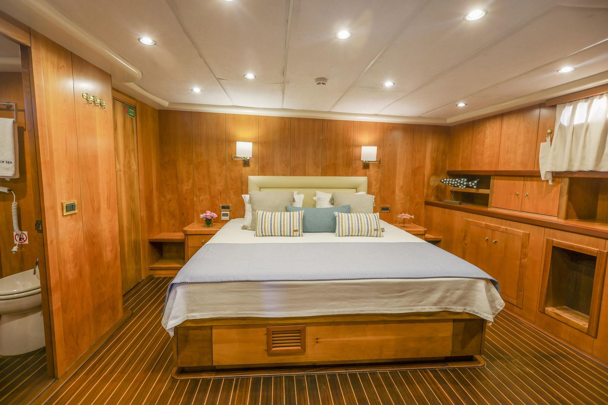 Queen Of Sea gulet accommodation interior cabin in Türkiye