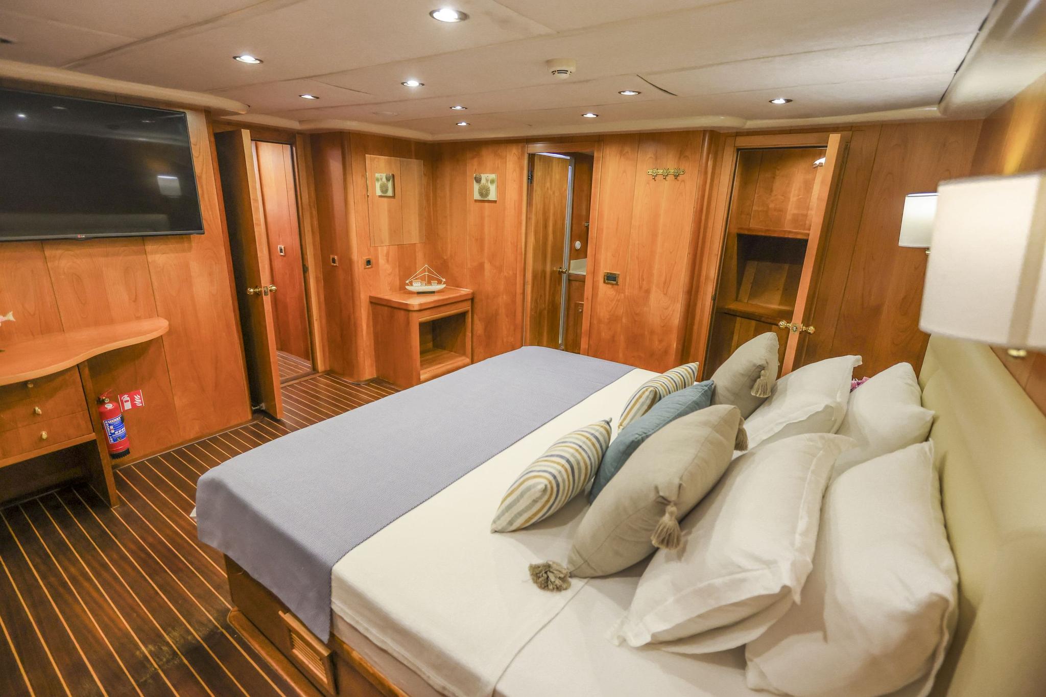 Queen Of Sea gulet accommodation interior cabin in Türkiye