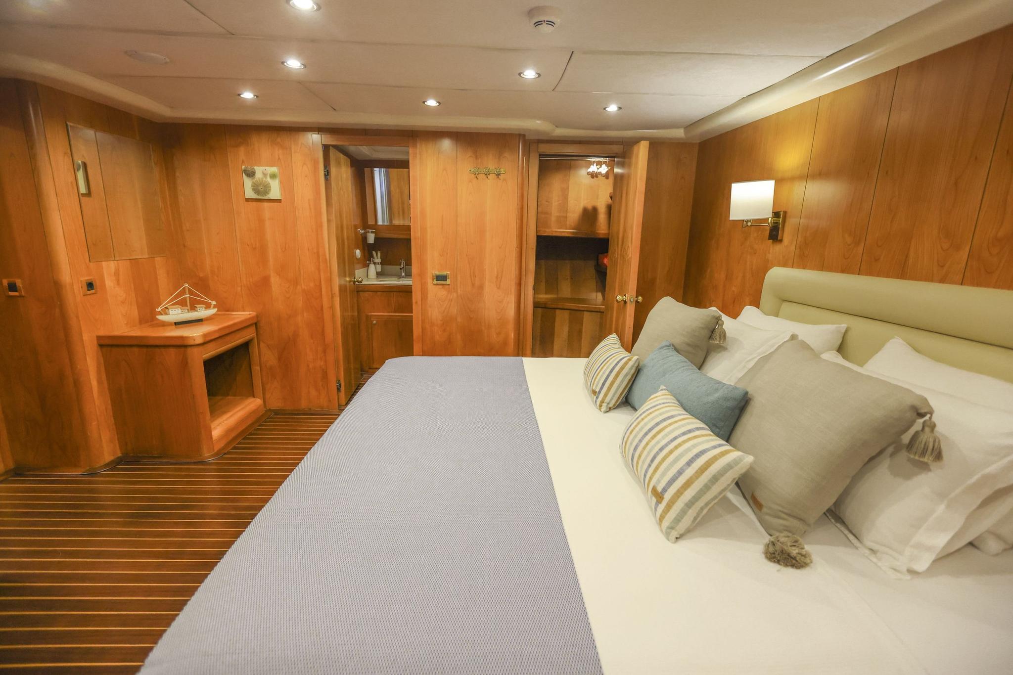 Queen Of Sea gulet accommodation interior cabin in Türkiye