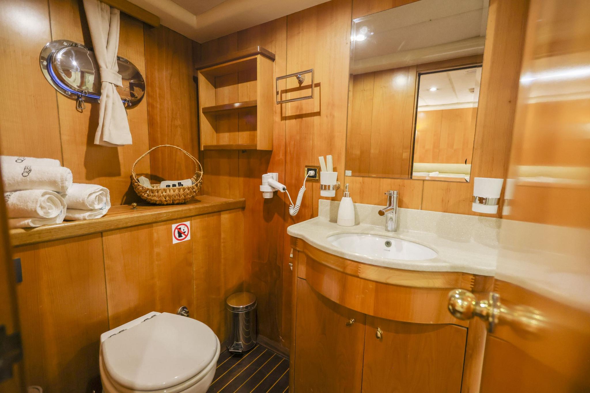 Queen Of Sea gulet accommodation interior cabin in Türkiye