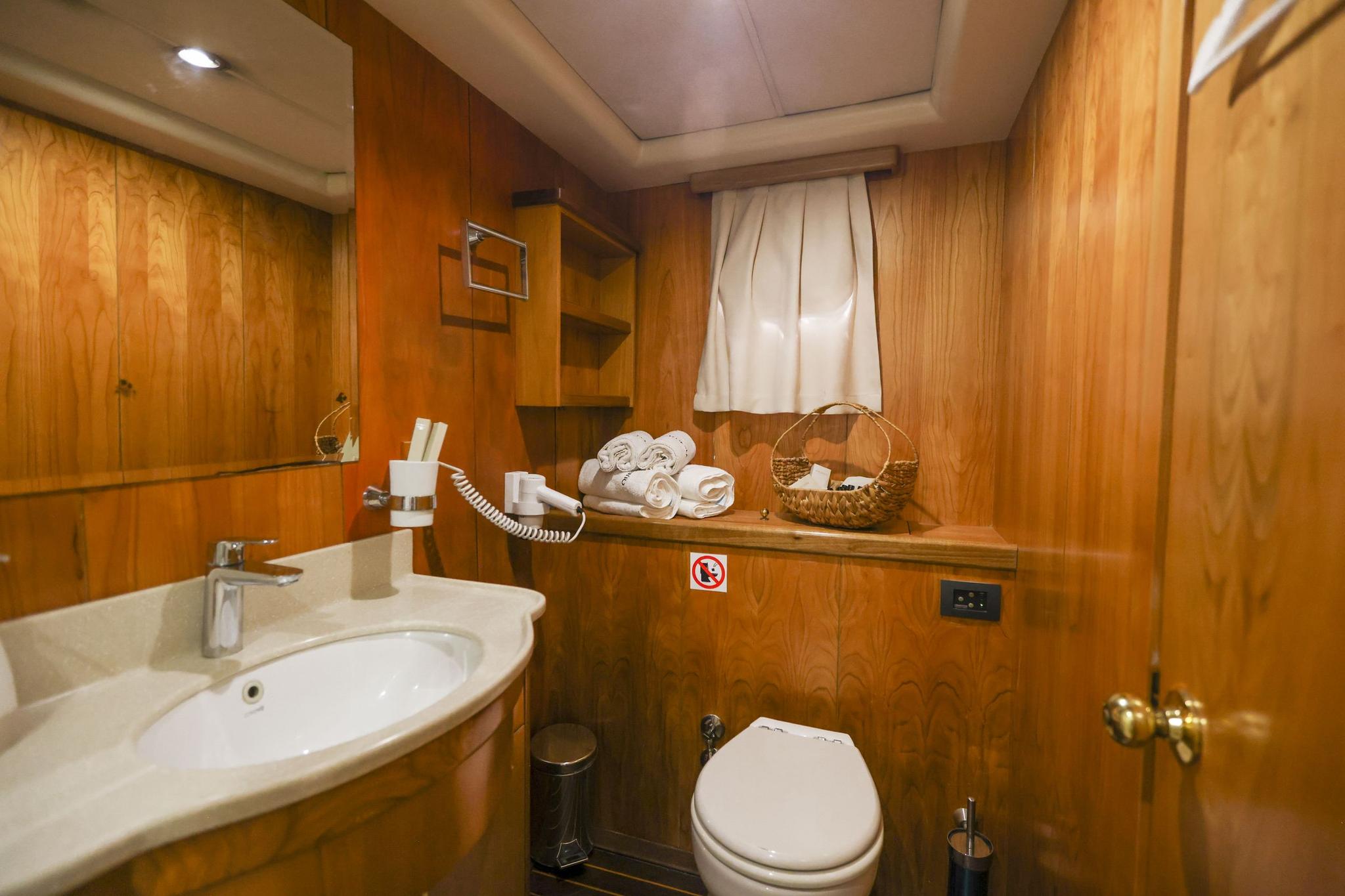 Queen Of Sea gulet accommodation interior cabin in Türkiye