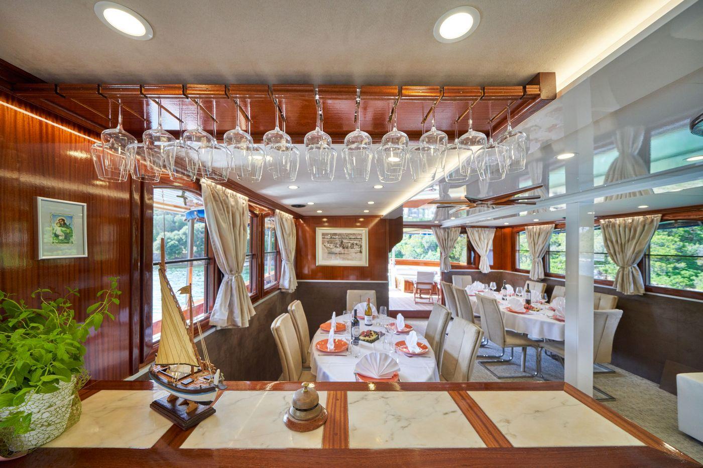 Tajna Mora gulet amenities interior cabin in Croatia